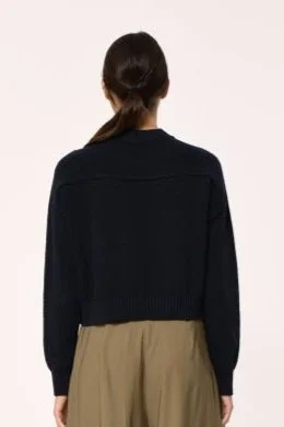 sirene-humility-black-jumper-kinkata-3.jpg