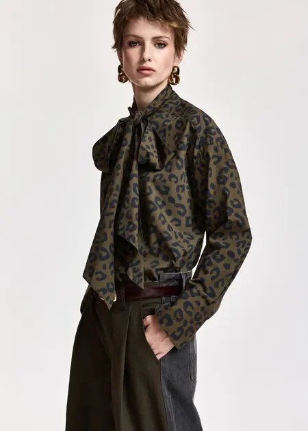 sirene-essentiel antwerp-khaki-leopard-blouse-khaleesi1.jpg.webp