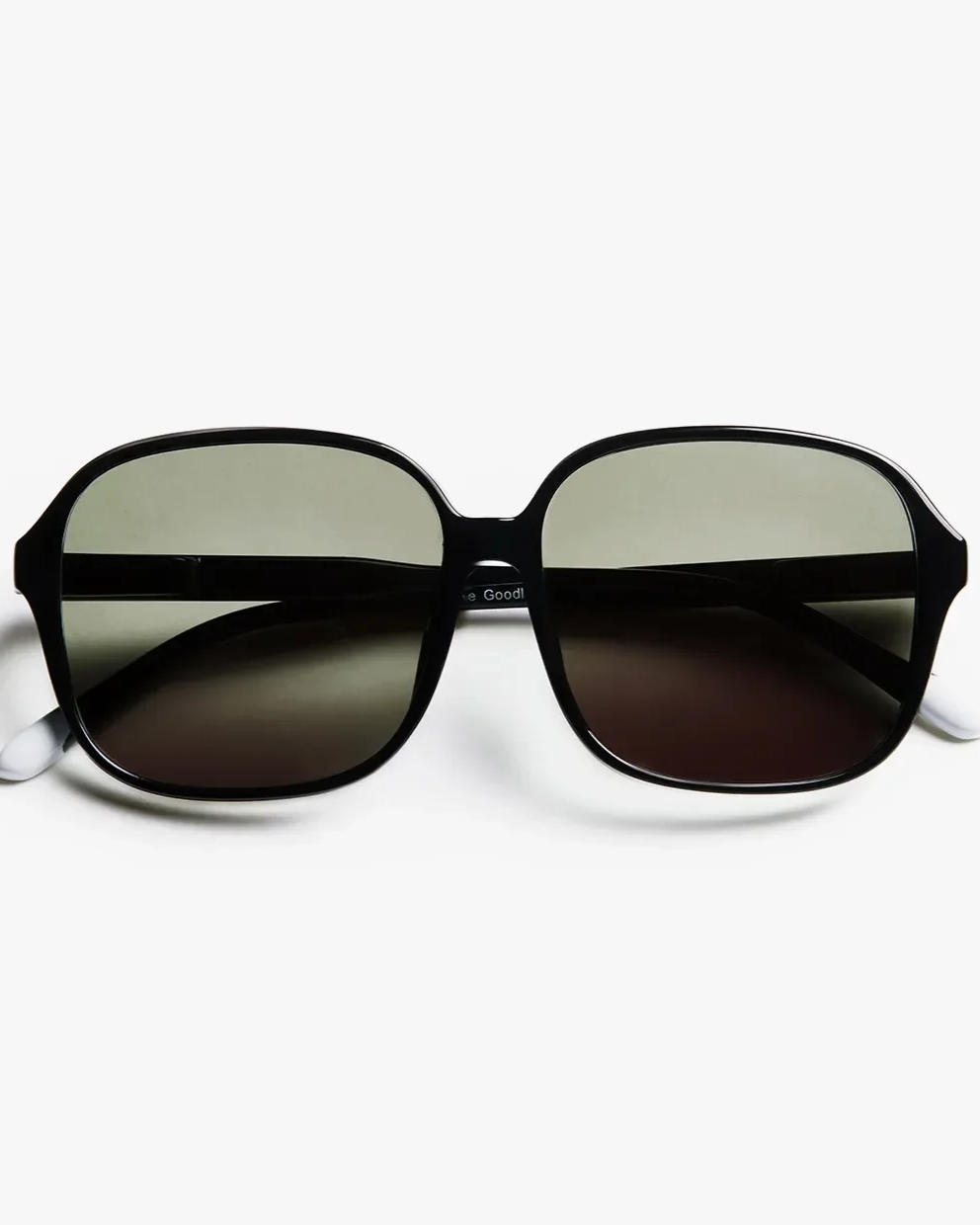 sirene-barner-black-sunglasses-pascal1.png