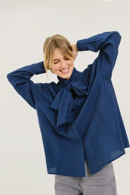 sirene-sacrecoeur-blue-blouse-gena-1.webp