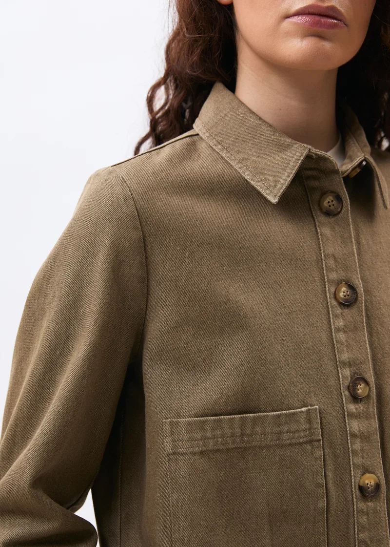 sirene-humility-short-jacket-khaki-marcus2.jpg.webp