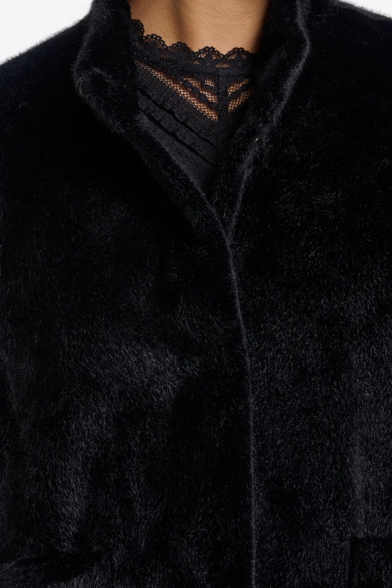 sirene-rino&pelle-black-cape-dewi2.jpg.webp