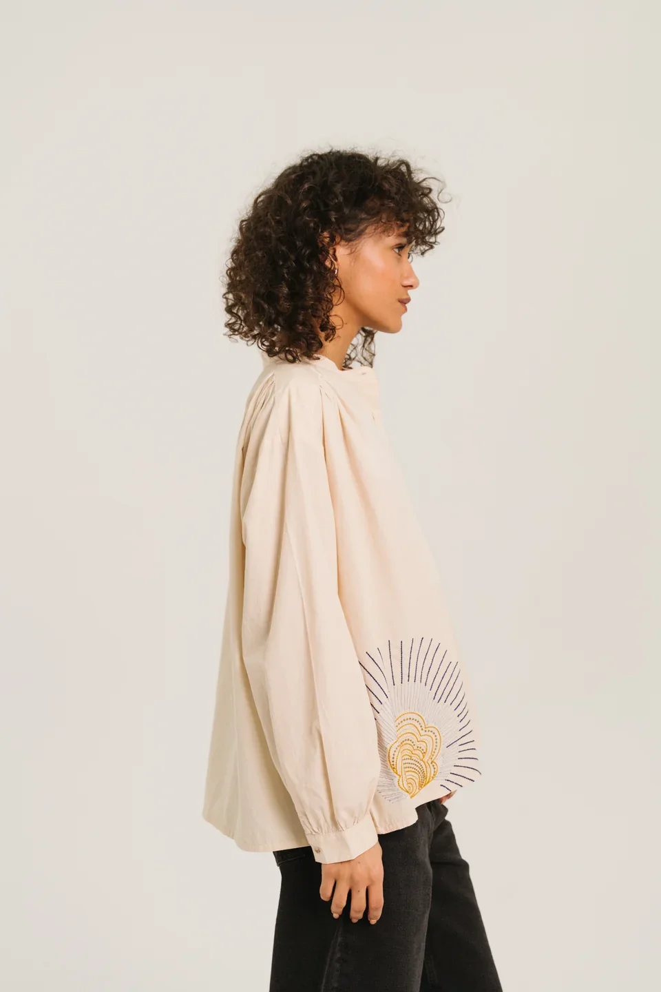 sirene-sacrécouer-embroidered-shirt-ella2.jpg.webp
