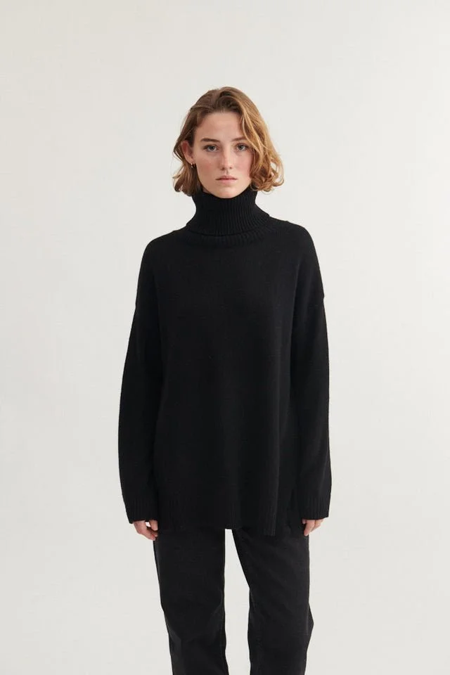 sirene-basic apparel-black-poloneck-line-3.jpg