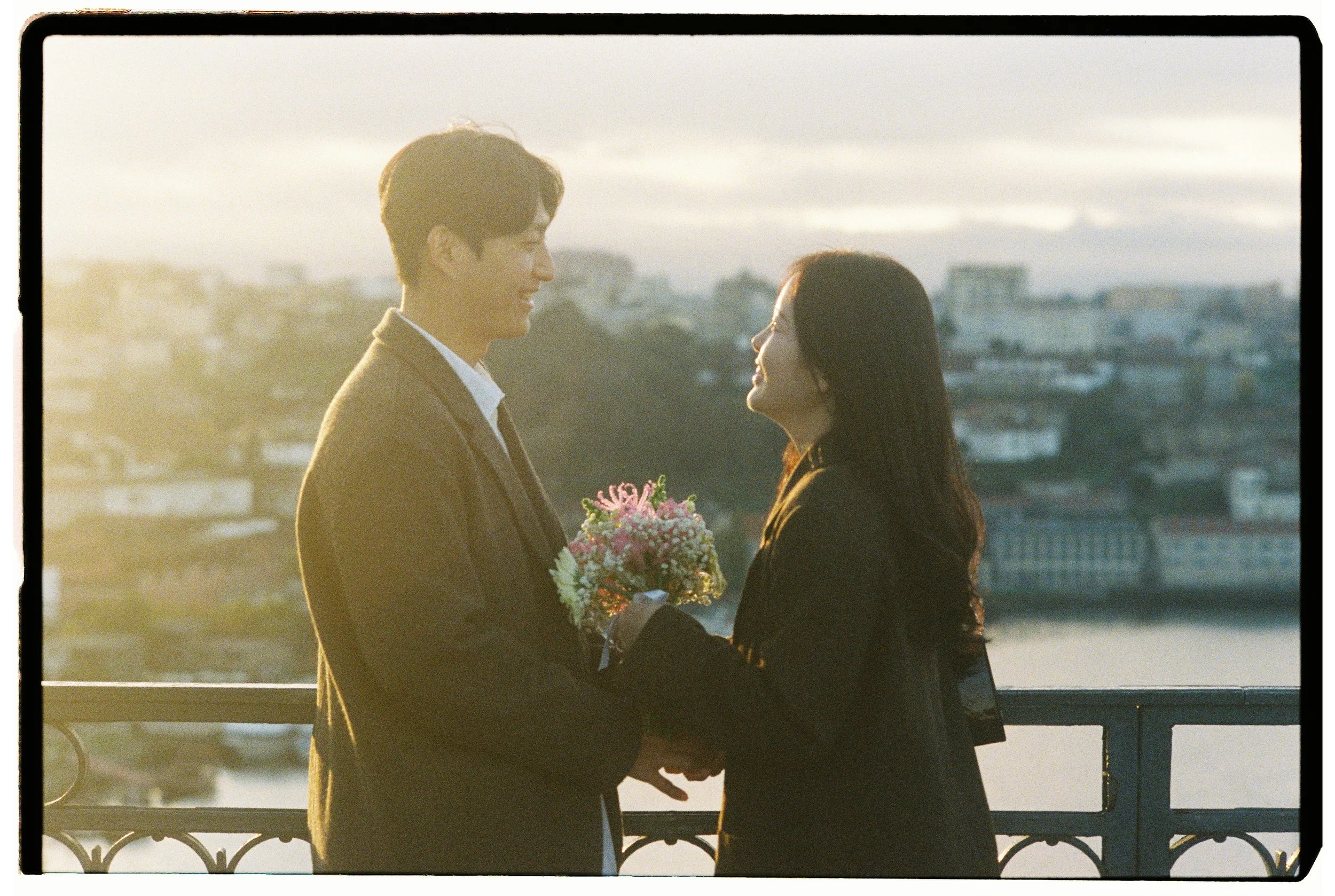 Shooting Kodak Gold 200 in Porto: Light, Texture, and Quiet Magic