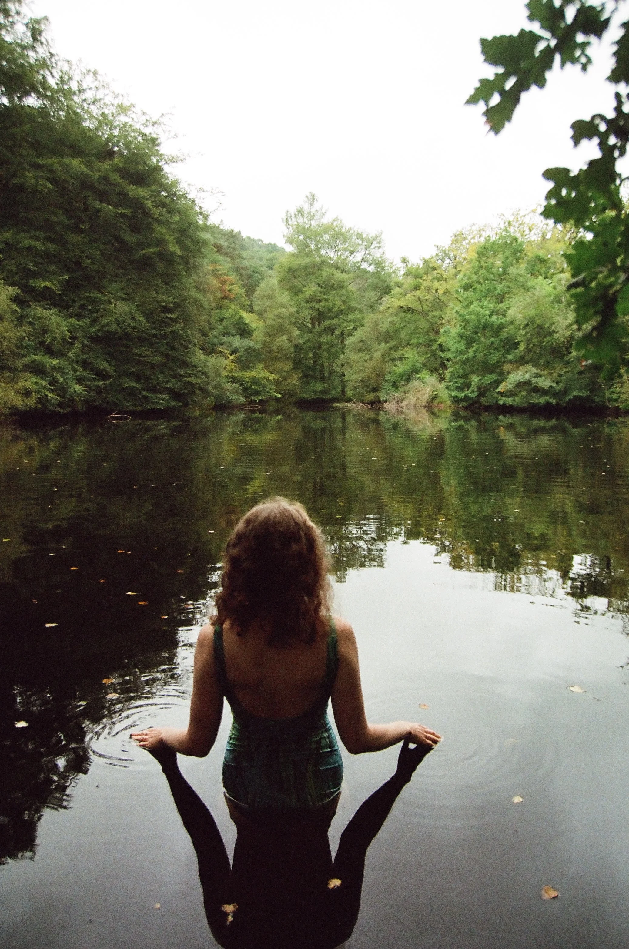 Practising being scared: analog photo session with Marie