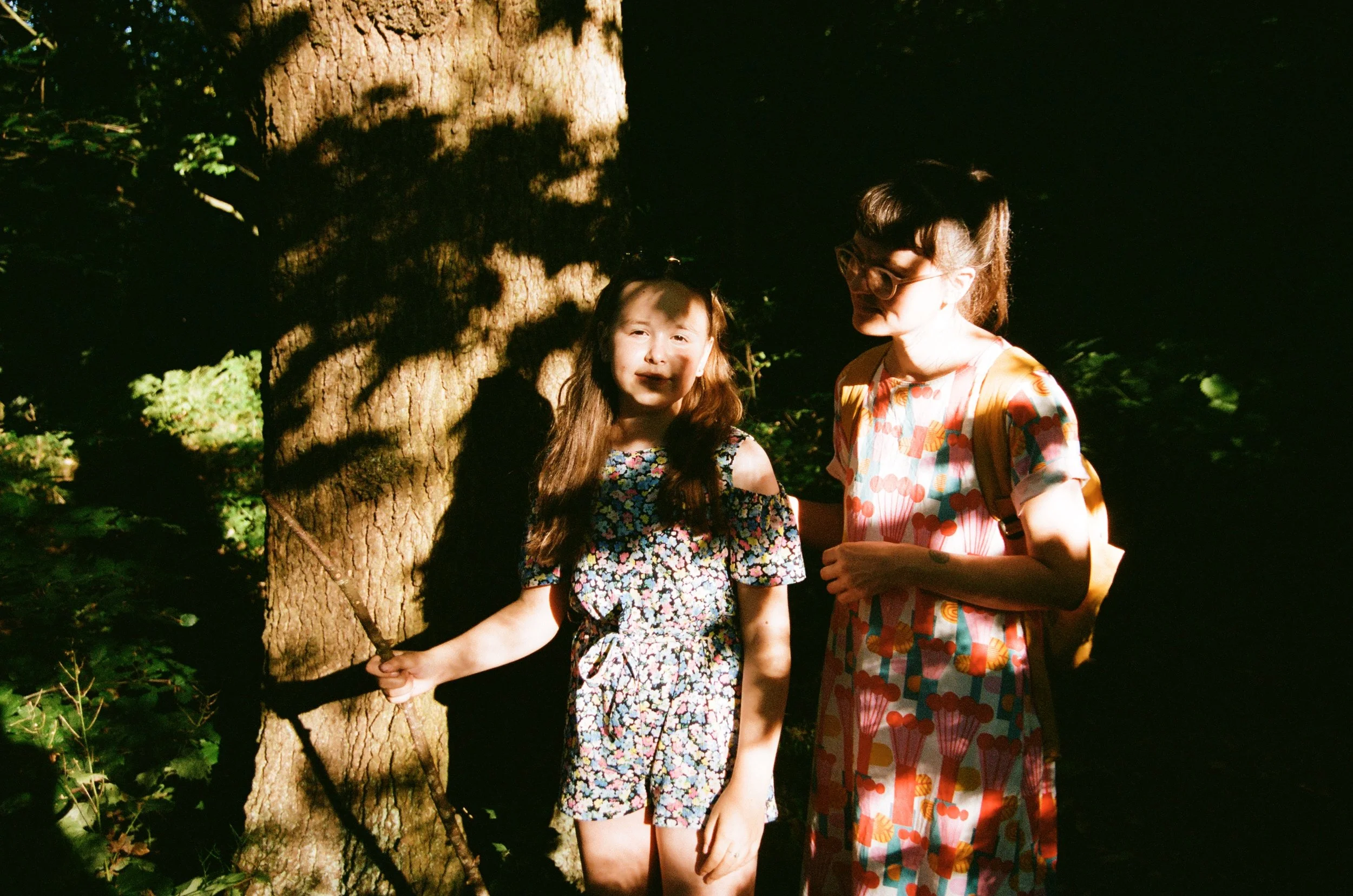 “Let’s go to the bilberries!”: analog photo session with Amy &amp; Rose