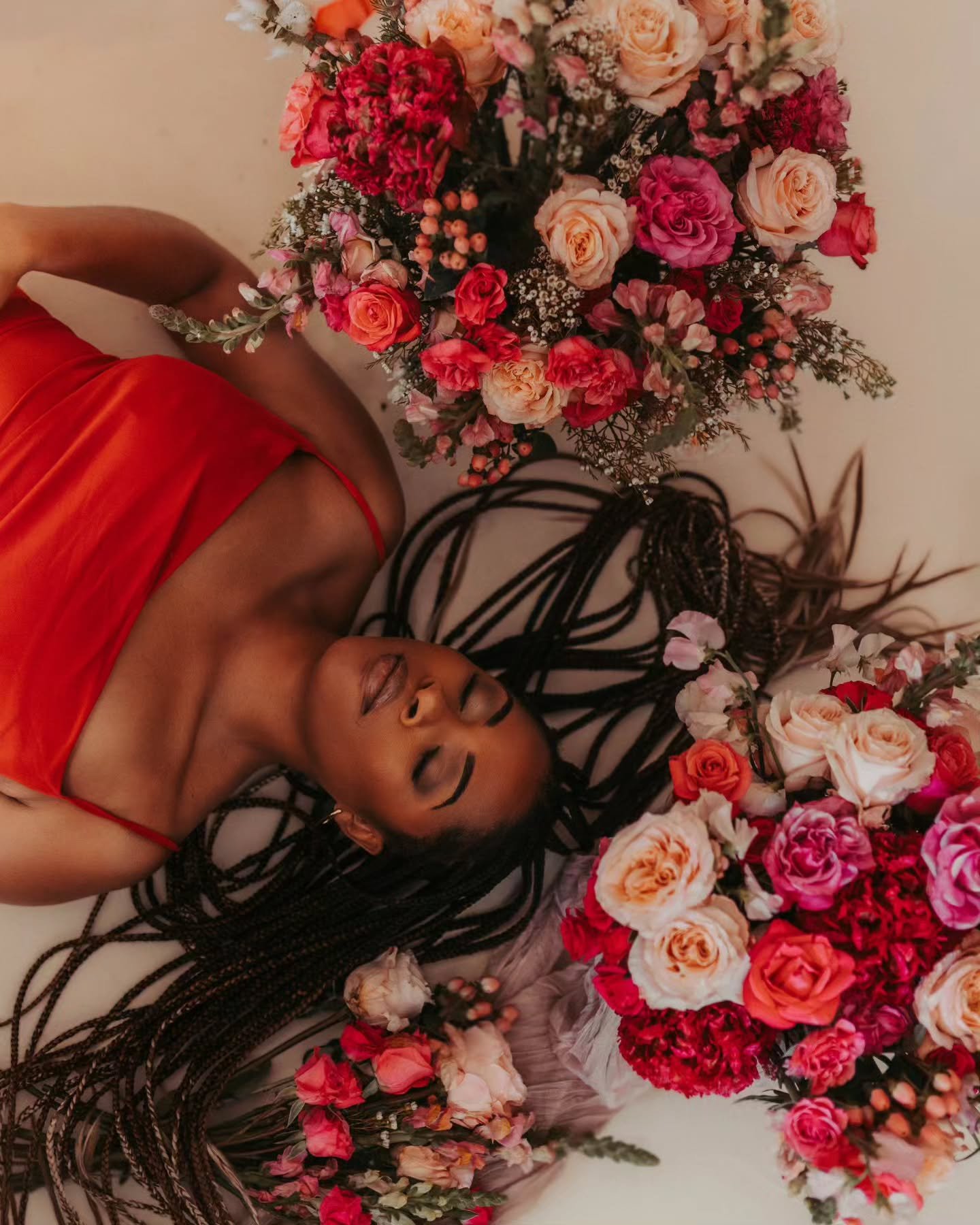 I wouldn't expect anything less floral or beautiful from @mmb_.photography 🙌💐

We love to see her take on floral minis in the studio! ✨️

Bookings are 10% off through the end of the year with code BYE2024 ‼️