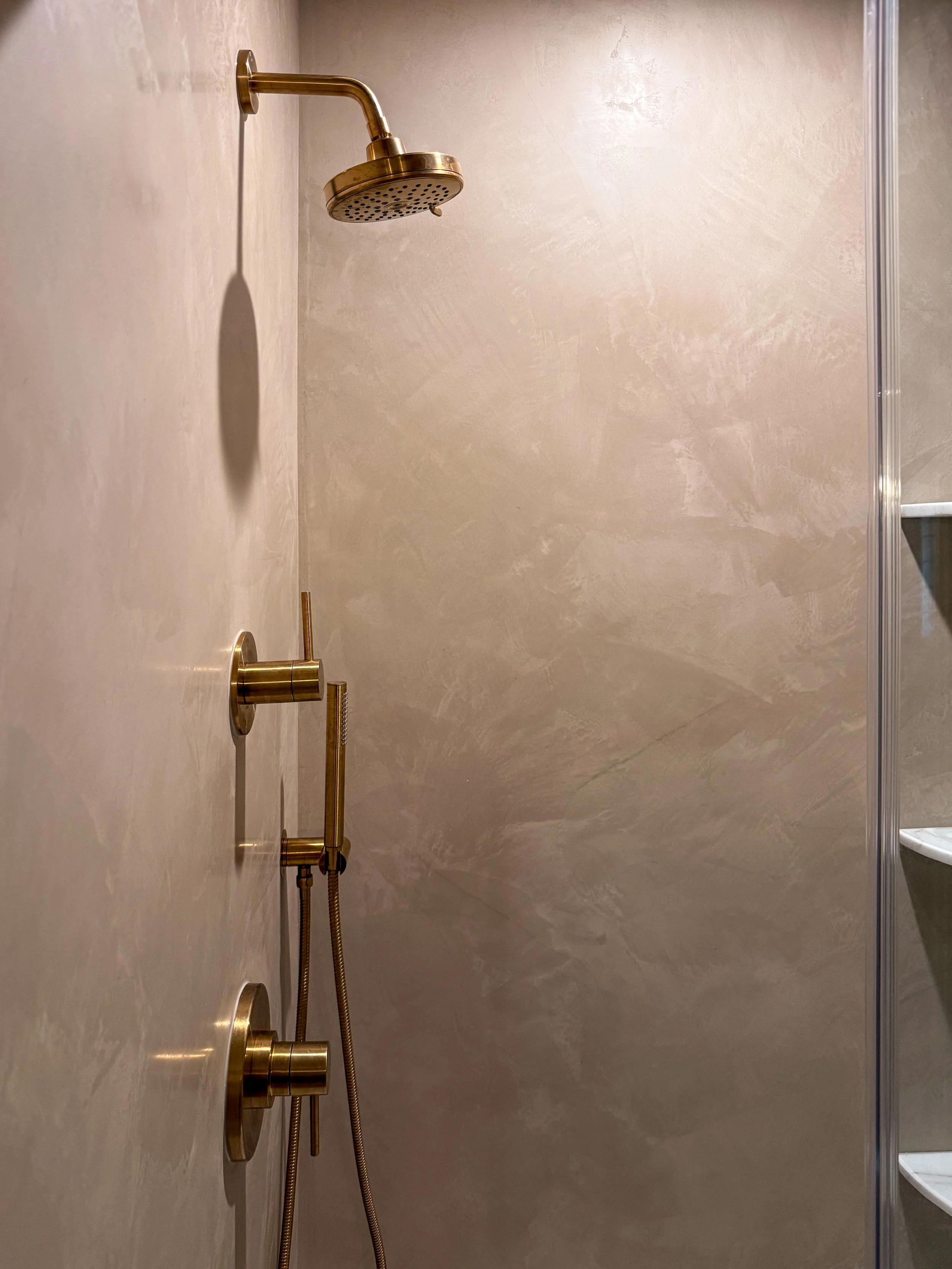 Tadelakt Plaster Bathroom