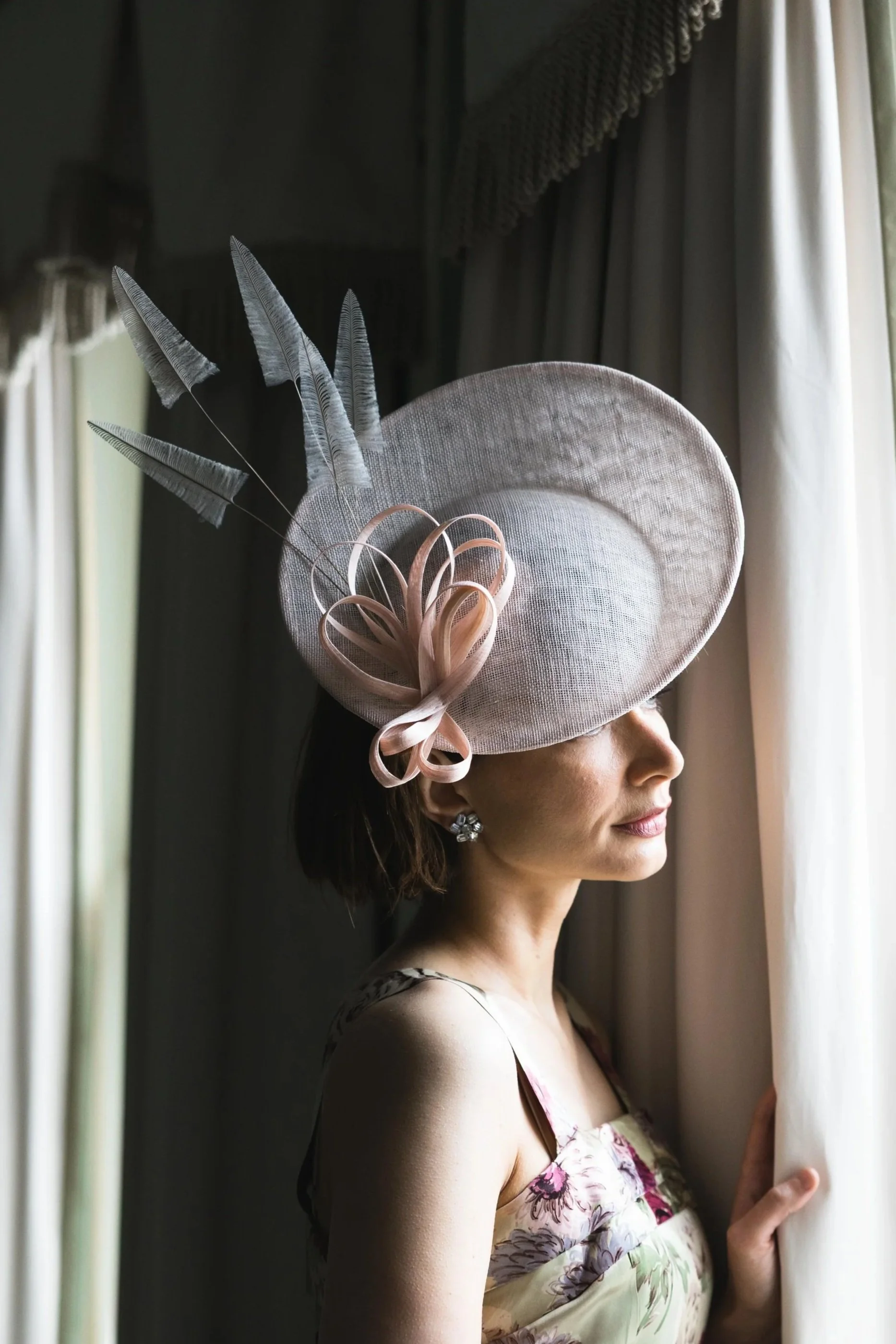 arrow feather dish hat