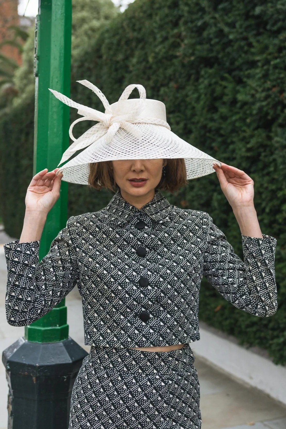 Window+Sinamay+Cloche+Hat+%282%29.jpg