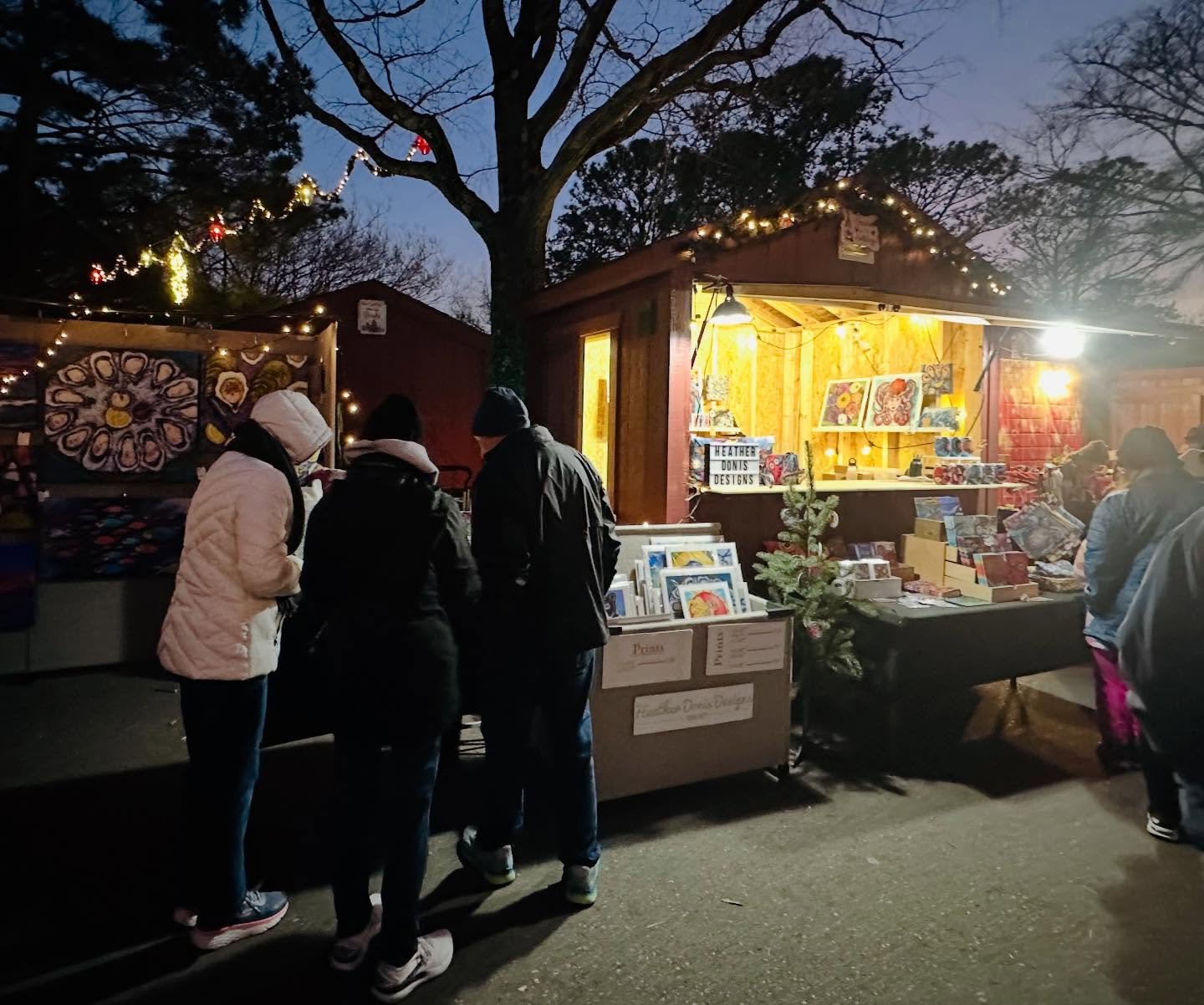 One more day left to shop @culturefixva's Christmas Market from 11am-6pm on Sunday! Can't make it? @paintedtreevb kiosk T3's got last-minute gifts covered with plenty in stock. Happy Shopping! 🛍️

#Gifts, #GiveTheGiftOfArt, #SmallBusiness