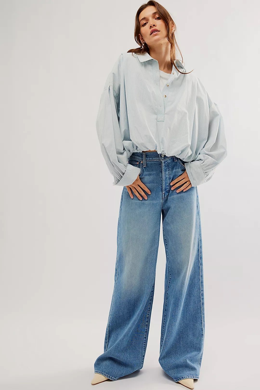 MOTHER The Ditcher Roller Sneak Jeans