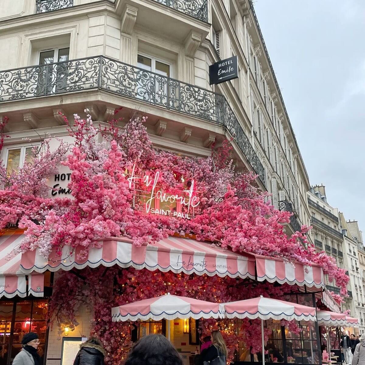 Looking to bring the Marais district in Paris to the San Francisco? Look no further than Le Marais in the Castro district for authentic espresso and pain au chocolate. 🥐

#sfeats #bayareaeats #sffoodie #sanfrancisco #eatersf #bayareafoodie #sffood #