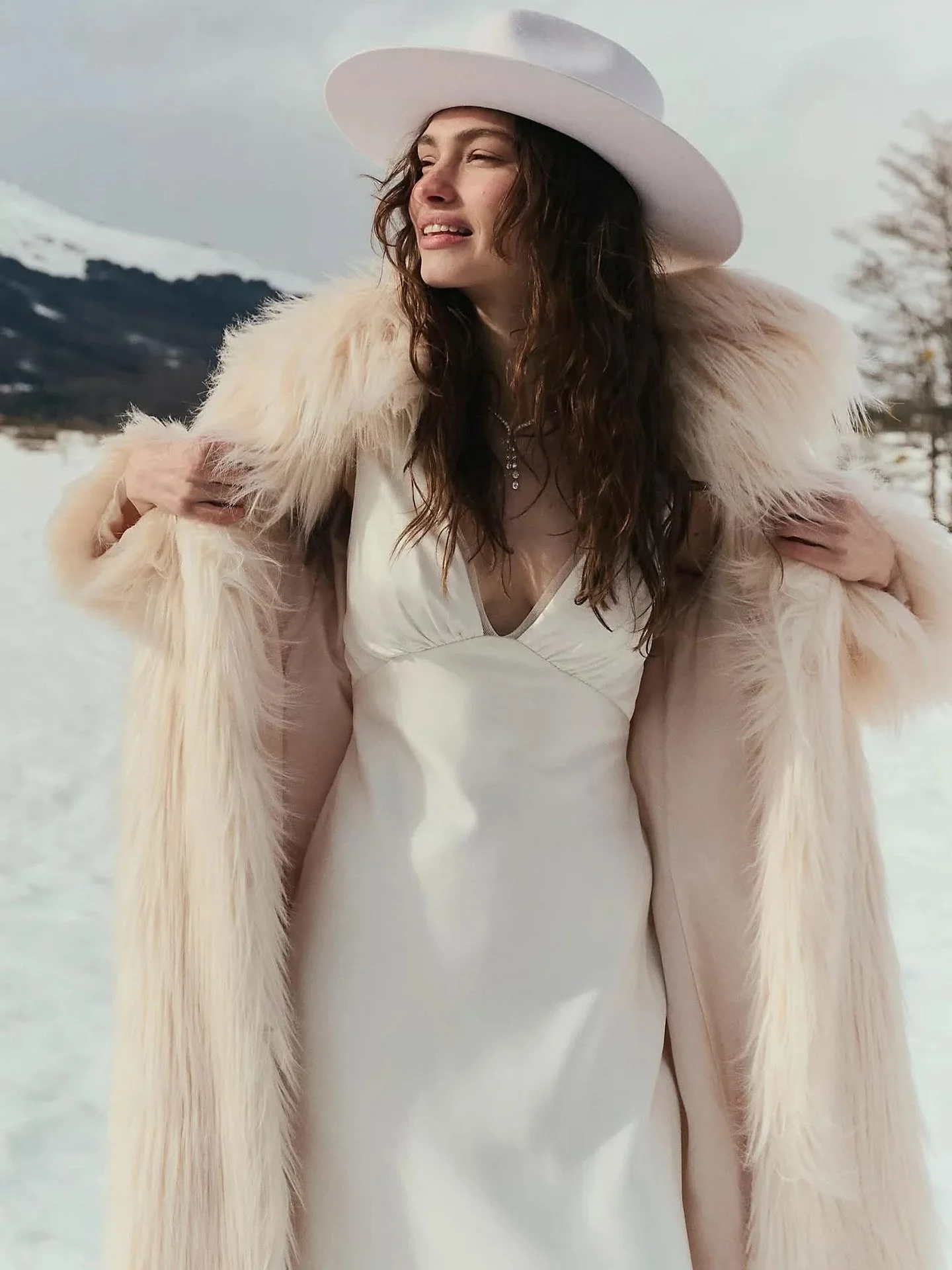 Because winter deserves a little drama.
This faux-fur coat feels like a hug you can wear.
Shop the look &rarr;https://shopstyle.it/l/cv0OU