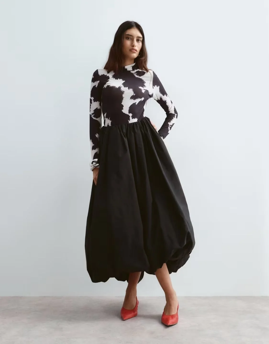 ARRANGE bubble midi skirt in black