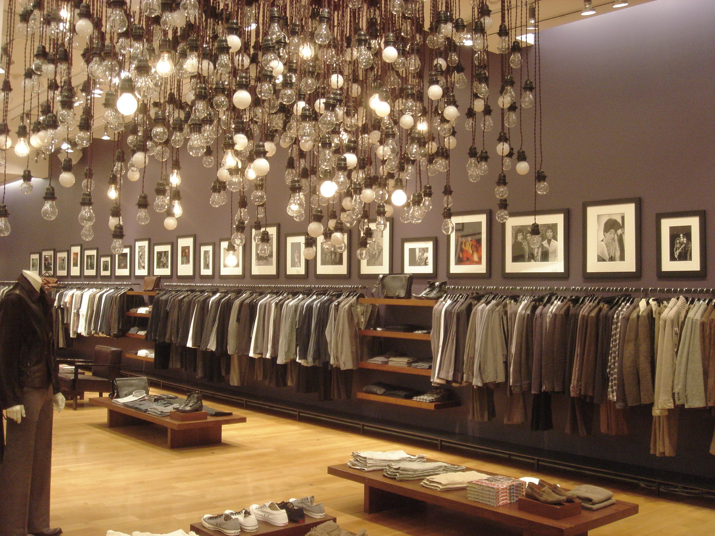 As Visual Merchandiser for lthe luxury brand John Varvatos I oversaw the ultimate zhuzh, coordinating and installing new seasons as well as new stores, showrooms and shows.