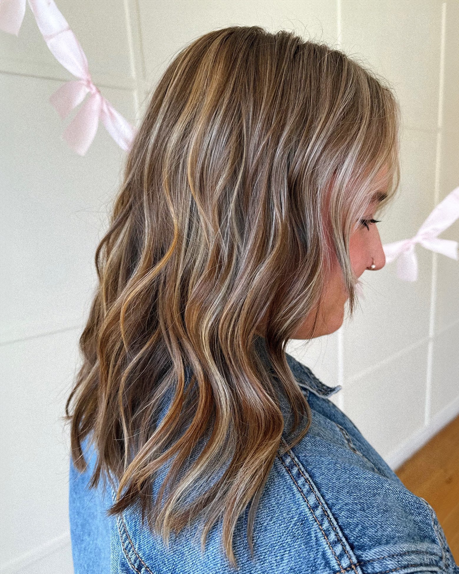 partial highlight for olivia ✨

by shayla

root tapped with 6,0
toned with 12g 9,22, 13g 9,0, 5g 10,23

#davinesview #davinesformula #partialhighlight #hihoneysalon #bismarcknd