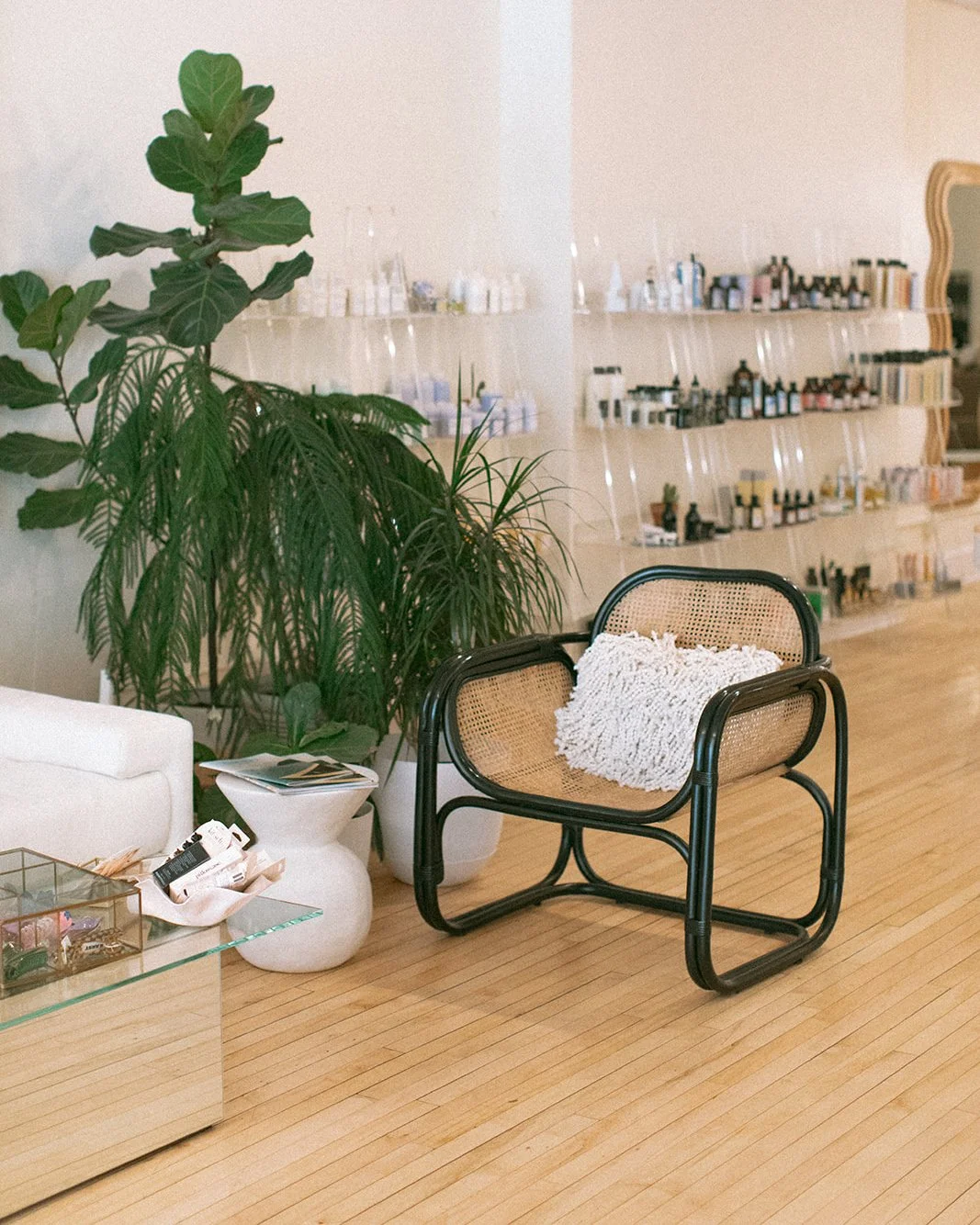 20% off all retail now through oct 1 ✨

stock up on your faves + rack up those rewards while you&rsquo;re at it:
$1 = 1 point
100 points = $5 off retail

swing by the salon and save while it lasts!

#hihoneysalon #bismarcksalon #davinesofficial #davi