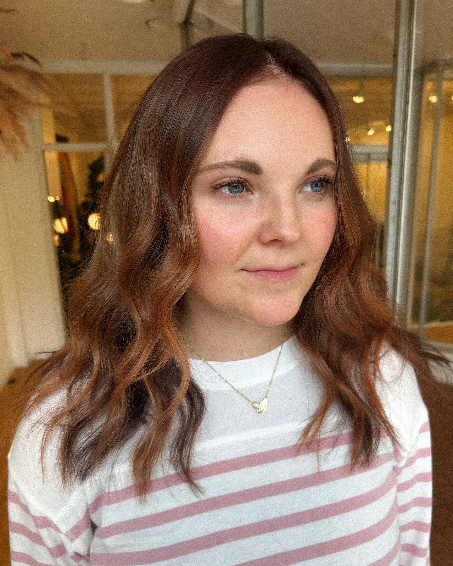 dimensional color for emily 🍂

by bre 

present time
5,55 + 4,0 base and lowlights
7,4 + 8,0 highlights

#davinescolor #davinespresenttime #davinesnorthamerica  #bismarckhairstylist