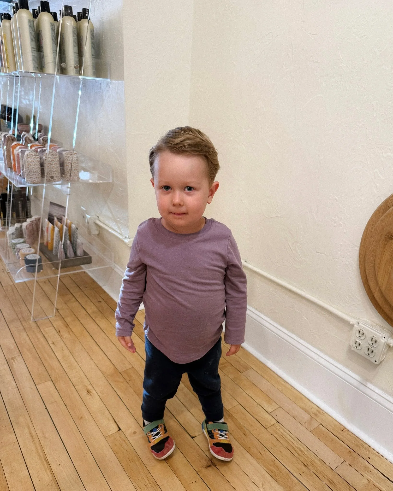 henry&rsquo;s post cut glow 🤗

for sure the cutest guy in julia&rsquo;s chair

#hihoneysalon #bismarcknd #kidscuts #kidshairstyles