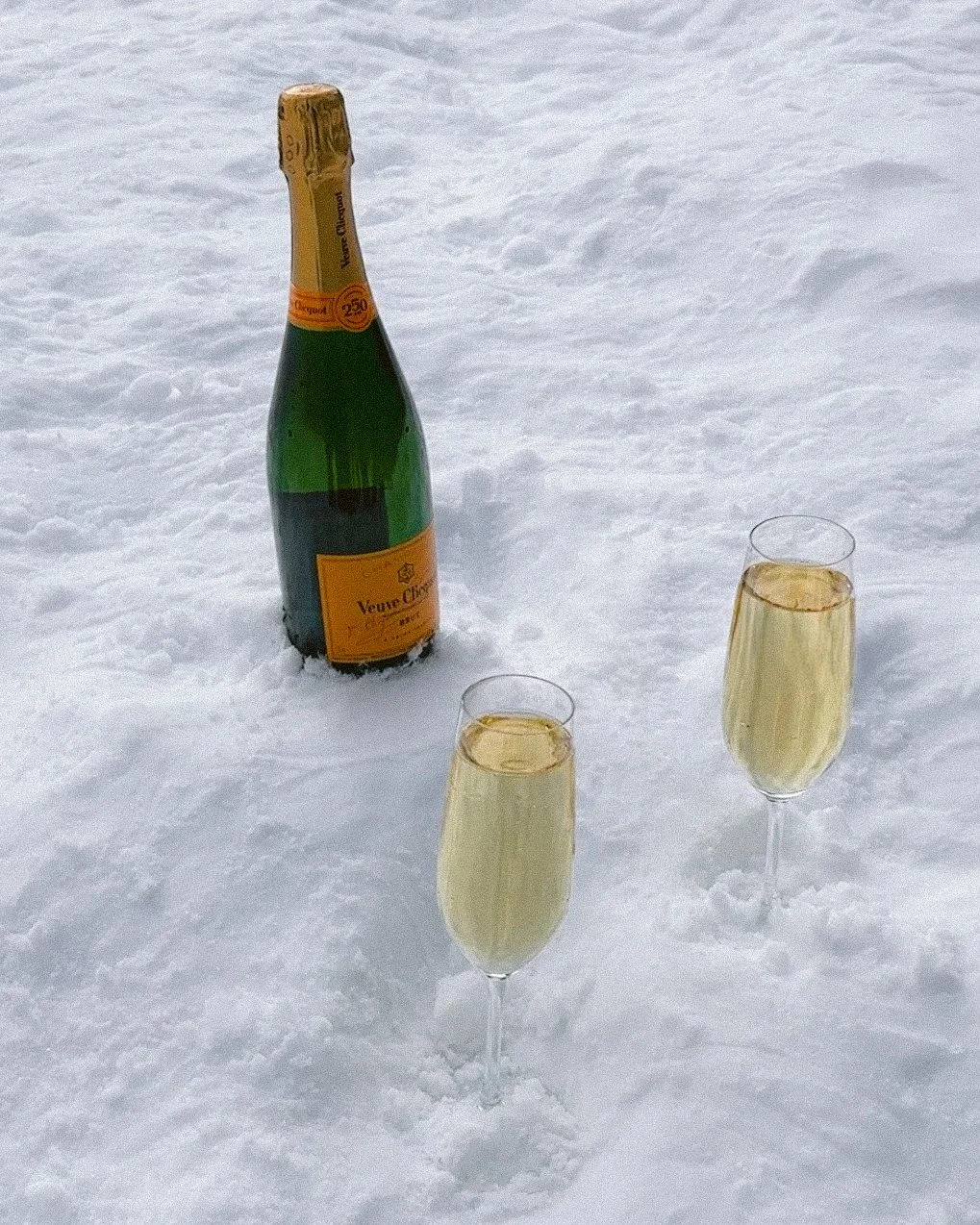 $20 nye blowouts 🥂

let us get you party-ready before the countdown starts

limited openings, so dm us to snag yours before they&rsquo;re gone!

#hihoneysalon #bismarcksalon #bismarckstylist #nyehair #nyevibes #blowoutspecial