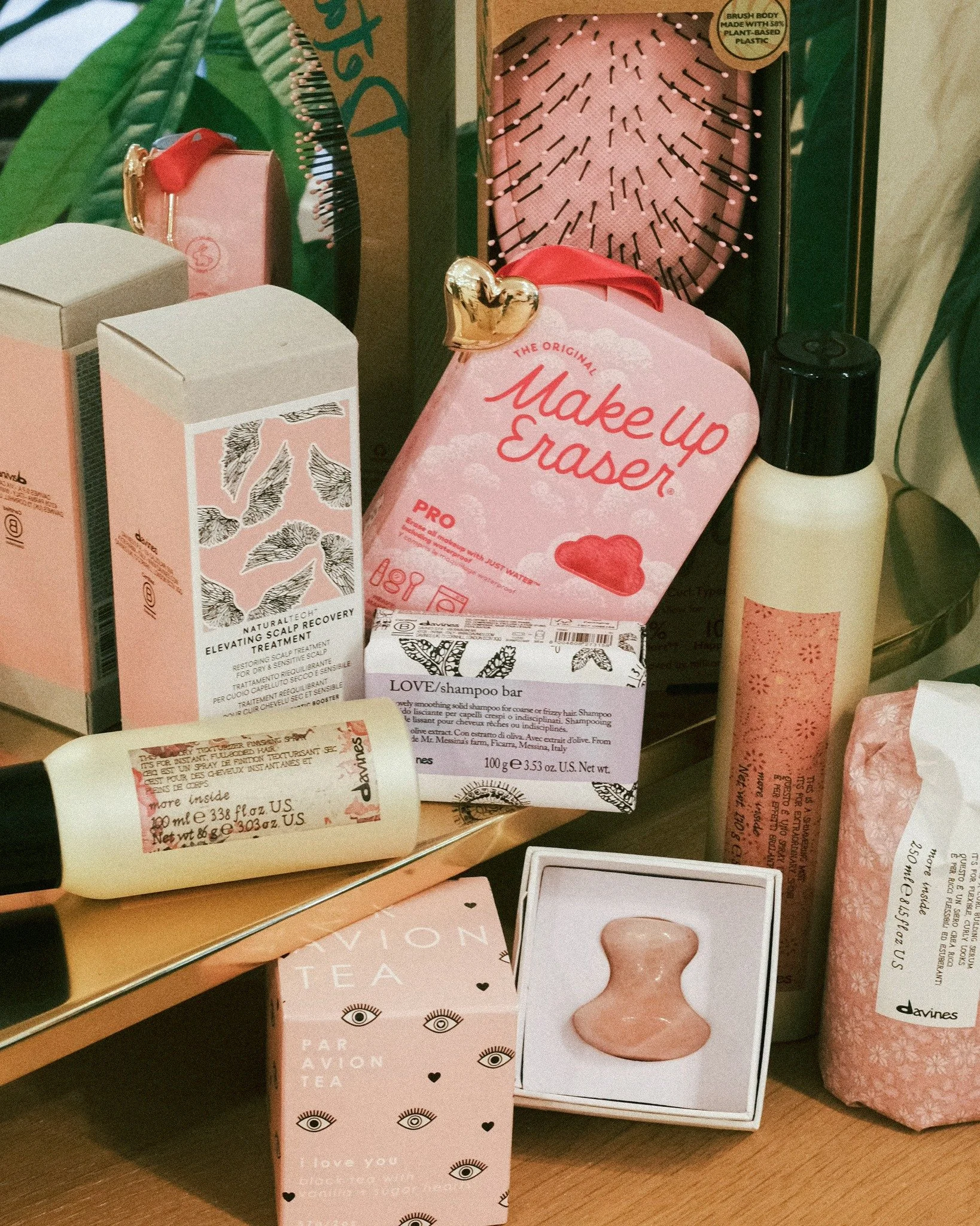 sweet surprises continue 💖

20% off all retail this saturday
hair + skin both included

plus snag a 9a facial with lexie for $50

dm us to book!

#davinesofficial #davinesnorthamerica #comfortzoneskin #sustainablebeauty