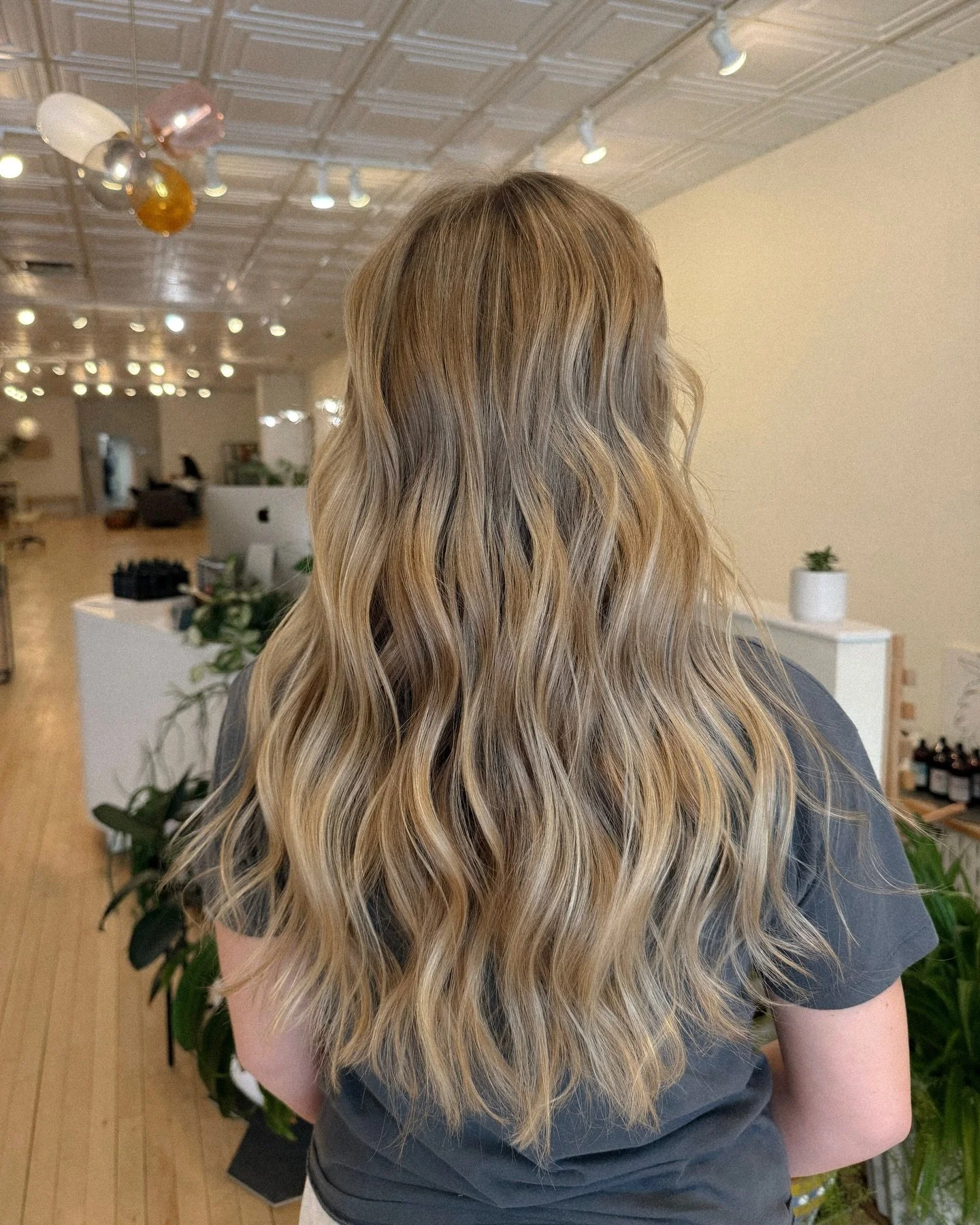 raw lift moment 👏🏼

carly got to see what davines is all about this weekend.

century of light progress gives clean lift with built-in protection so hair still feels healthy. not every bleach can say that 😉

emma lifted so beautifully she didn&rsq