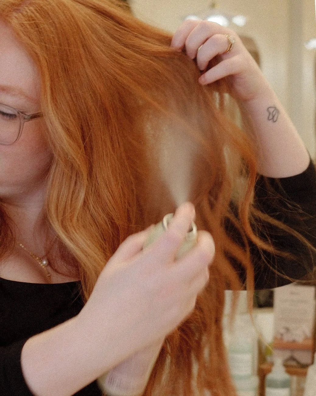 shayla&rsquo;s pick ❤️&zwj;🔥

first up: this is a dry texturizing finishing spray

for that perfectly undone texture.
adds body and movement without making hair feel sticky, stiff, or heavy.

get that soft, lived-in look 30% off all week.

#davines 