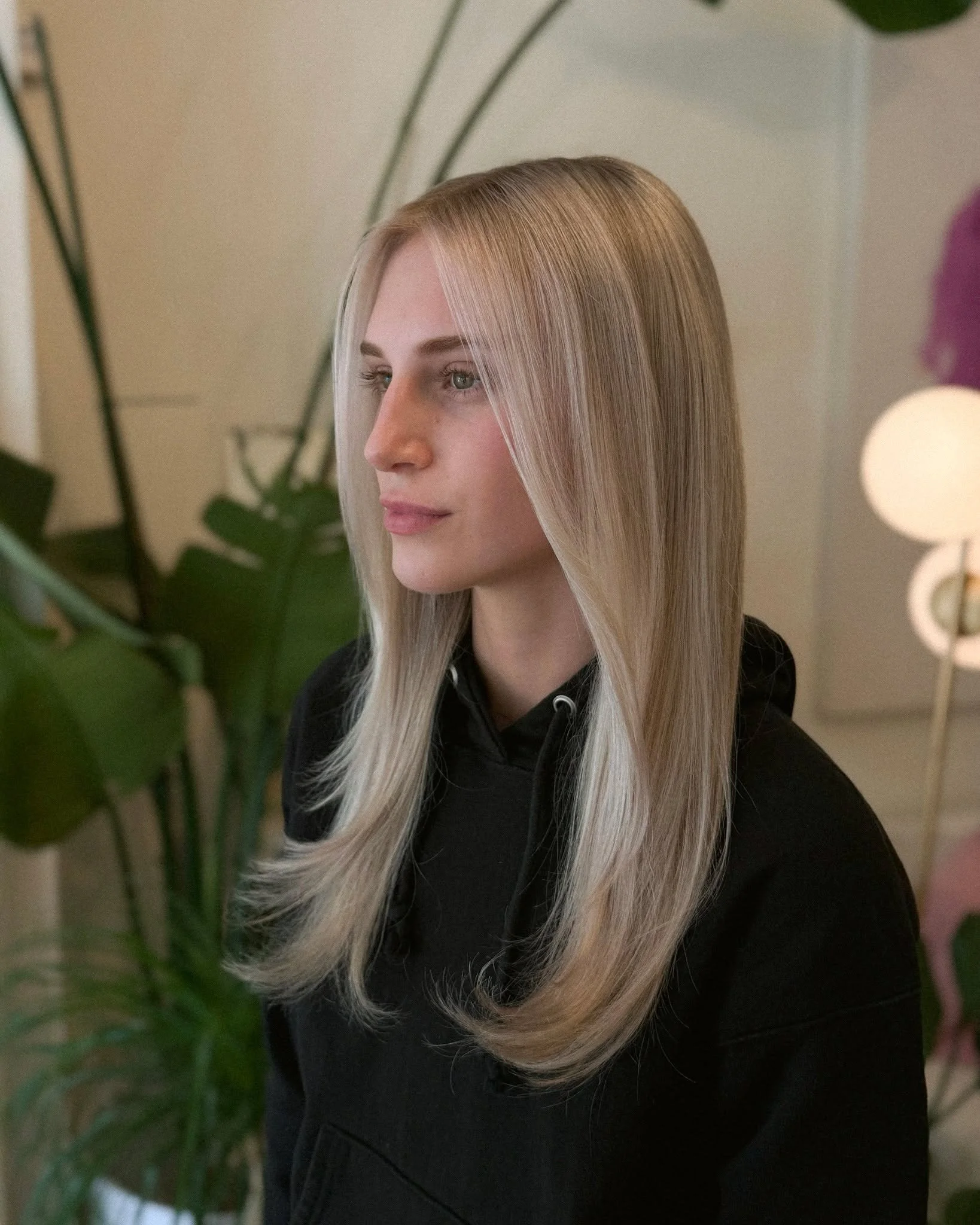 from solid blonde to soft and dimensional ✨

for mckenley by julia 

#blonde #livedinhair #davinescolor