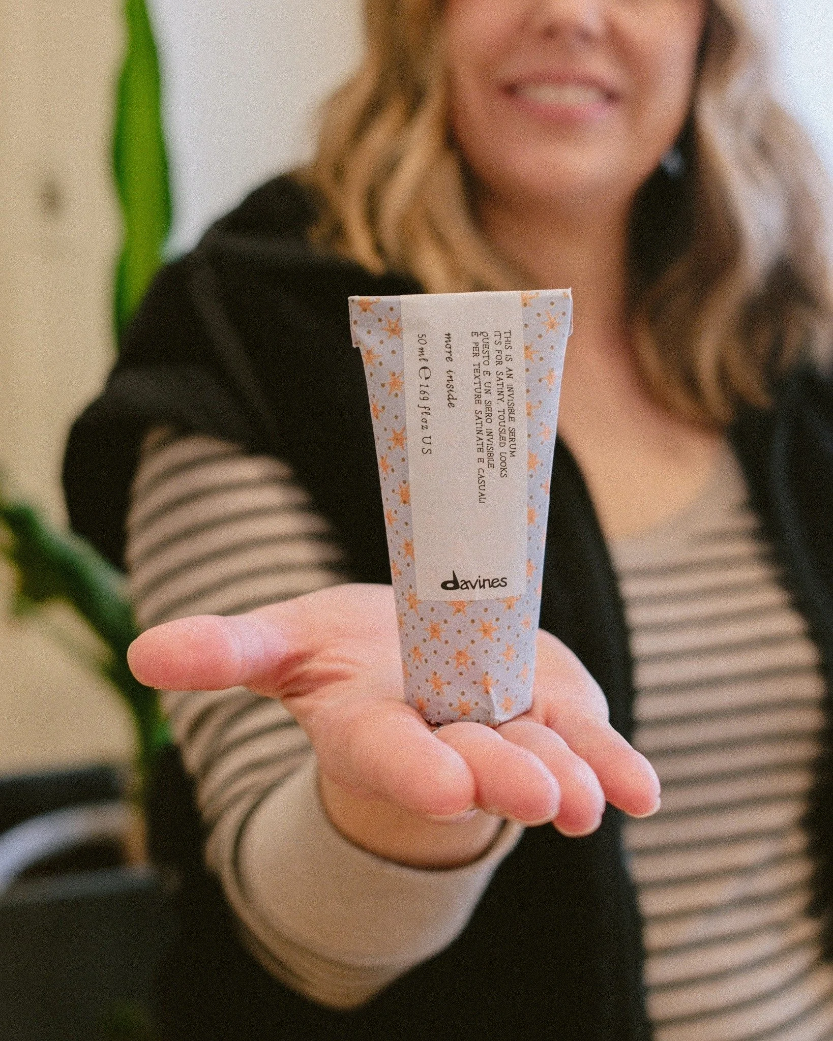 nicole&rsquo;s pick 🙌🏼

for the days you want your hair to look a little more expensive: this is an invisible serum

nicole loves using it on dry hair as the final touch to smooth frizz while keeping volume, body, and movement.

grab yours for 30% 