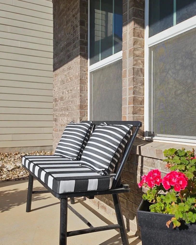 A cute little bench from a while back. Black and white stripe is classic.