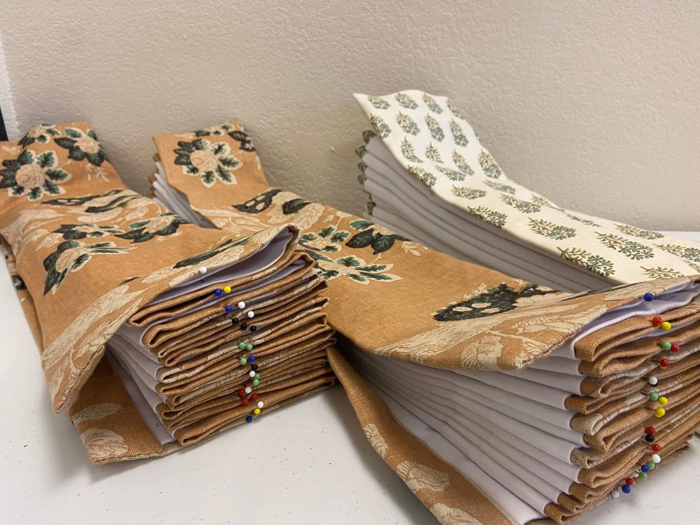 In the home stretch.

#customworkroom #cozygiraffe #customsewing #customdrapery