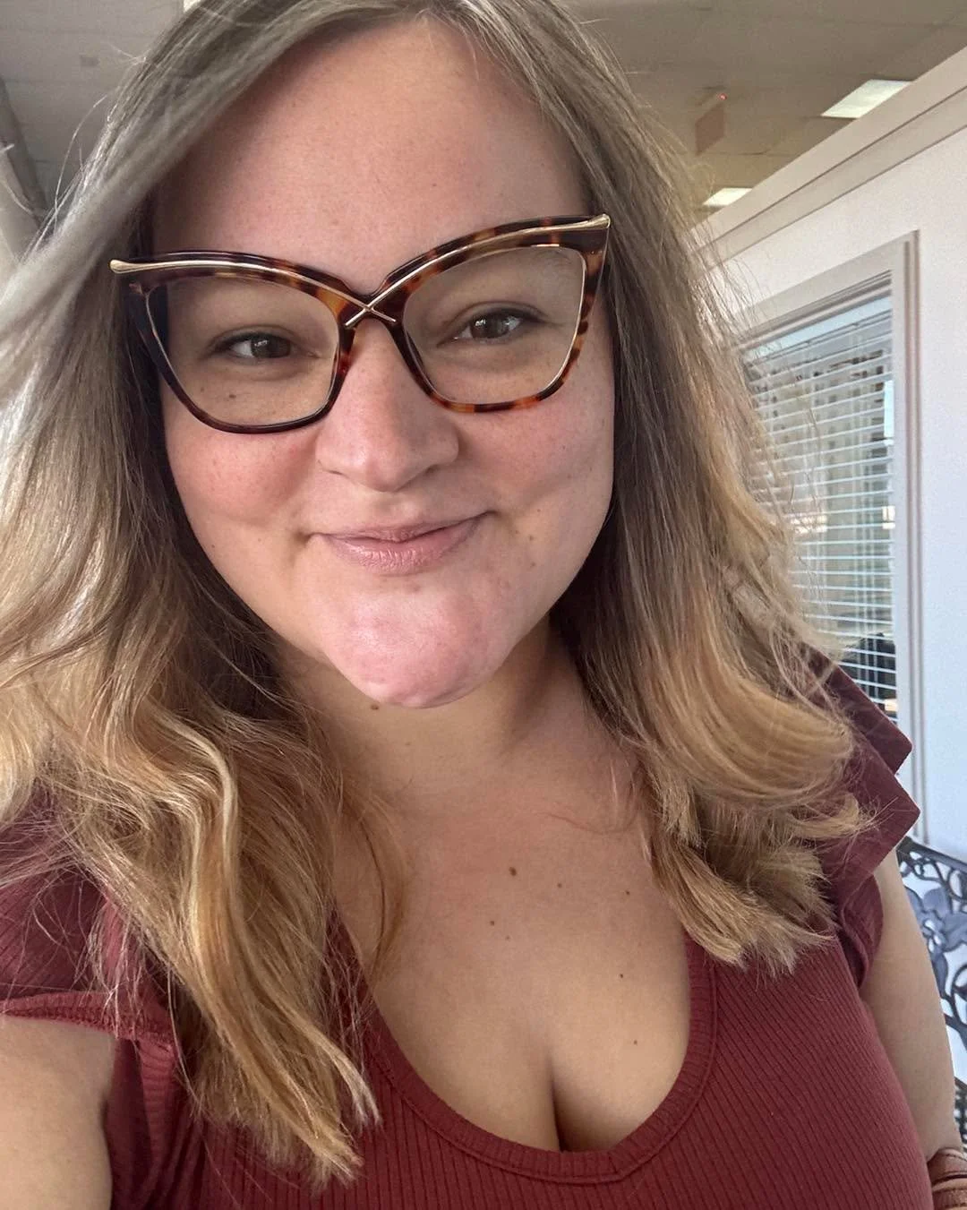 Meet Rachel, Cozy Giraffe&rsquo;s workroom assistant. I&rsquo;m thrilled to have her come in the workroom to help (in addition to having someone to talk to, because it can get lonely working by myself) . She&rsquo;s gentle, kind, and a quick learner.