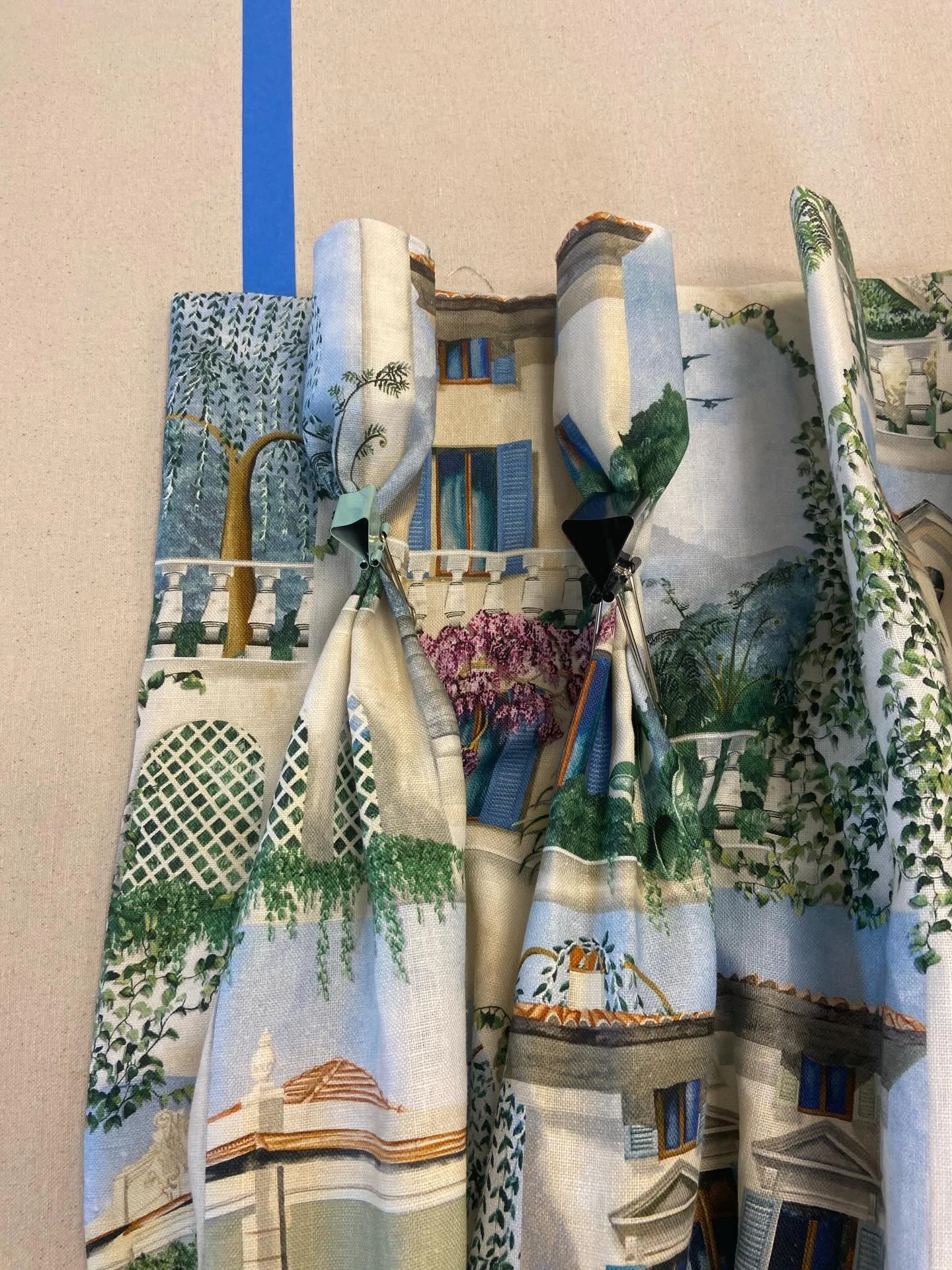 I got to do little dainty goblet pleats. This fabric was a fun one. 

#cozygiraffe #austincustomworkroom #gobletpleat