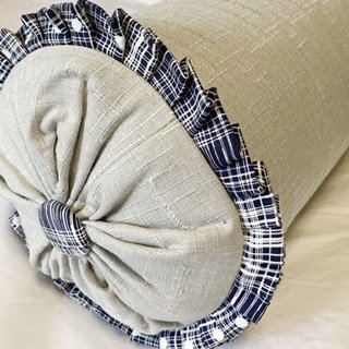 Pleated contrast flange on bolster with button