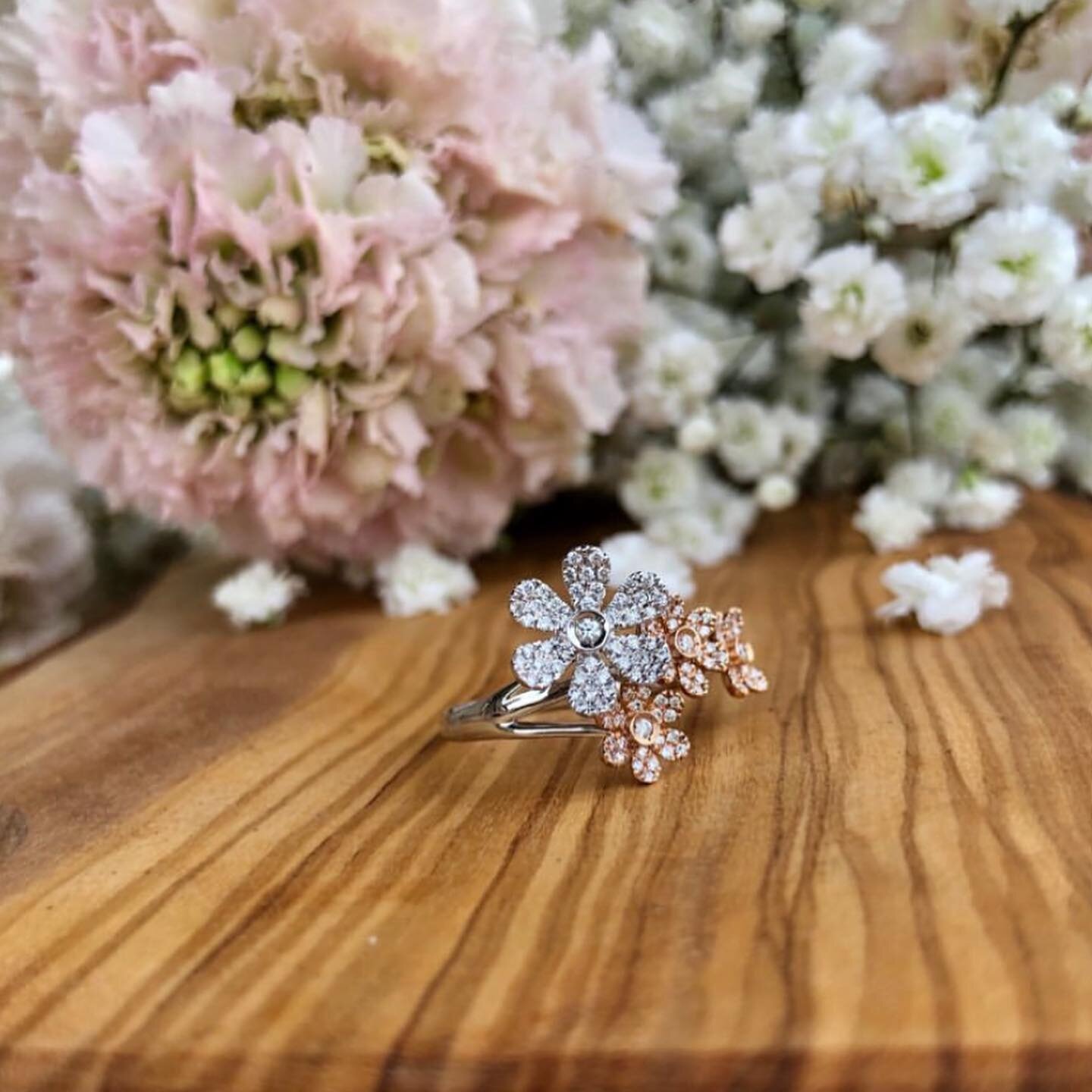 F L O W E R 🌸 P O W E R

✨Beautiful Diamond Studded Flower Ring. White and Rose Gold. 

📖Want to see our full look-book? Send us a DM!

#jewelry #gold #earrings #handmadejewelry #necklace #silver #brooklyn #ring
#madewithlove #jewelrydesigner 
#bra