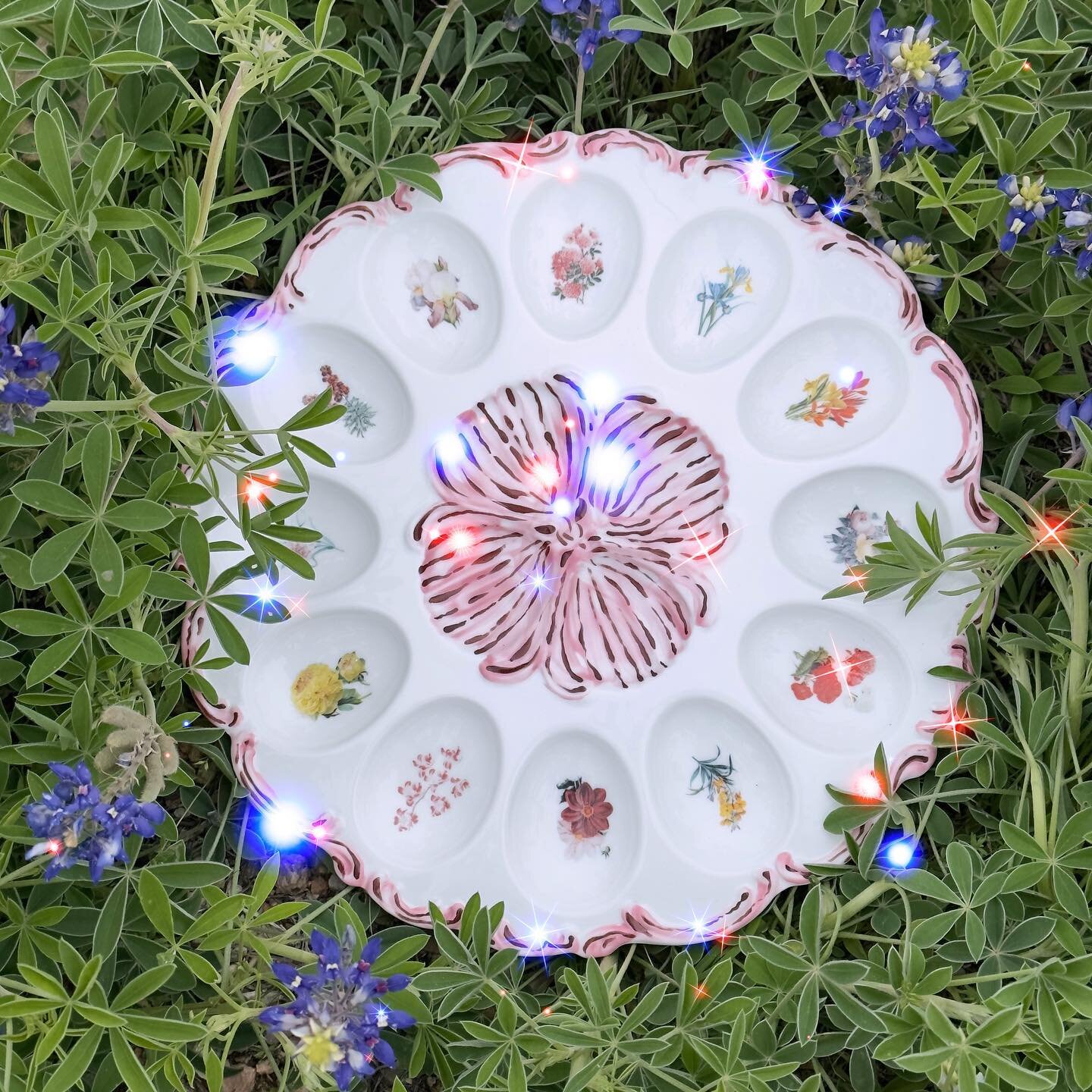 Spring in the Texas Hill County. The peace of living in the country side on iconic Devil&rsquo;s Backbone see webite in bio. #ranchomirando  #bridalregistry  #tablescape  #tablescapes  #handmade #tableware  #tabledecor
