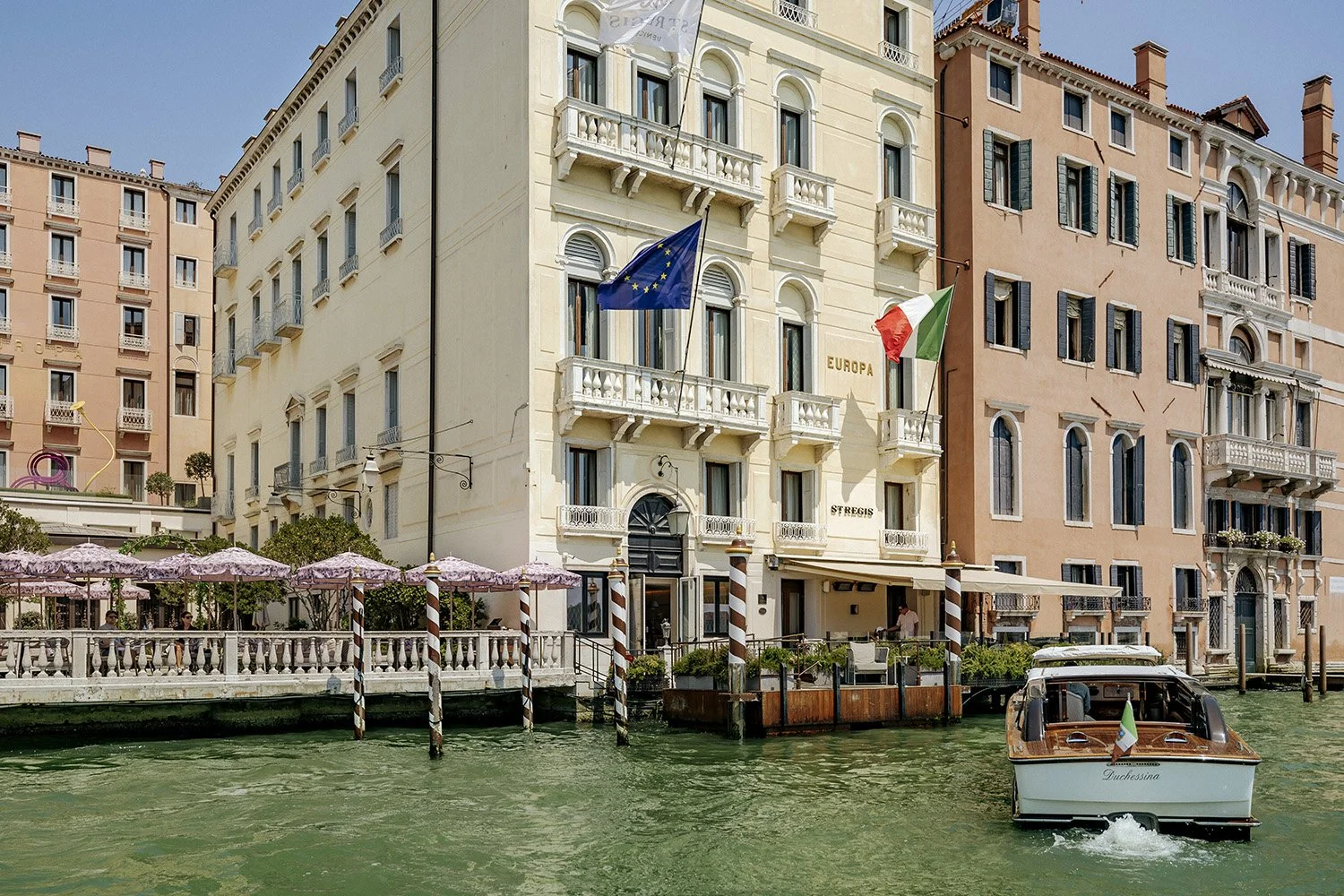 Venice_StRegis_GeneralExterior_Architecture_FrontEntrance_070924_SVKR5128_v1_QC_R600.jpg
