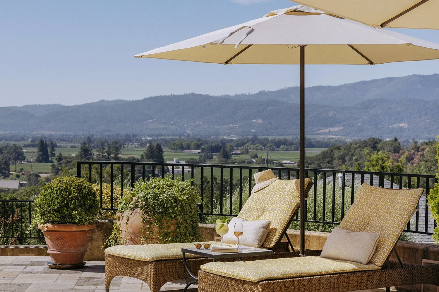 NapaValley_AubergeDuSoleil_F_B_LaPlagePool_Drinks_073024_IMG_8488_v1_QC_R600.jpg