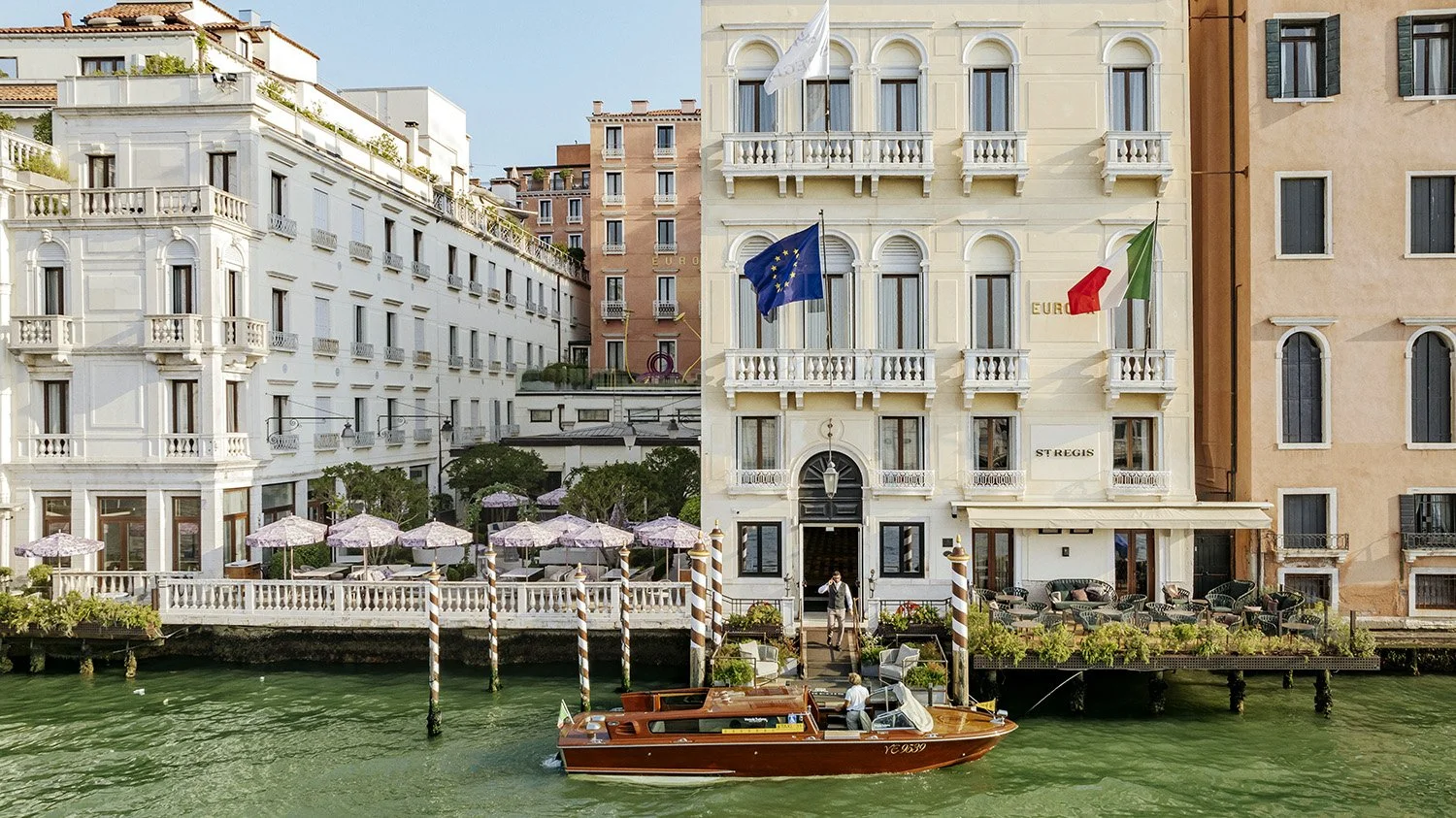 Venice_StRegis_GeneralExterior_FrontEntrance_Aerial_071024_DJI_0683_v1_QC_R600.jpg