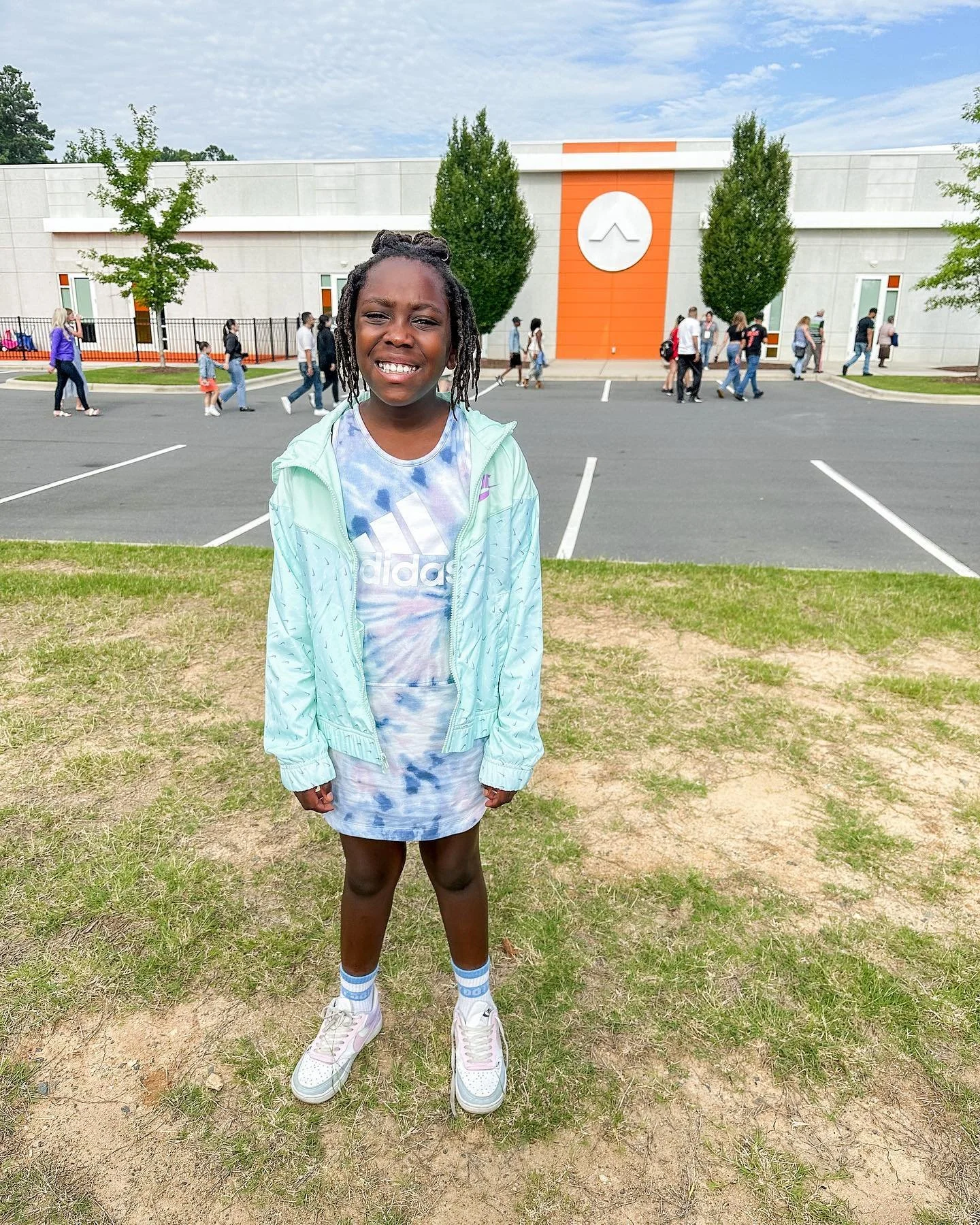 We took the FAM on a road-trip and enjoyed our time @elevationchurch last Sunday. And what a sweet gift to find out @lisadharper was preaching!

#churchcreatives #worship #church #jesus