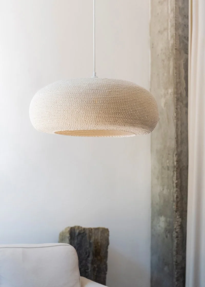Crocheted white hanging pendant lamp by Einrou Studio, crochet lamp tutorial available in KOEL magazine