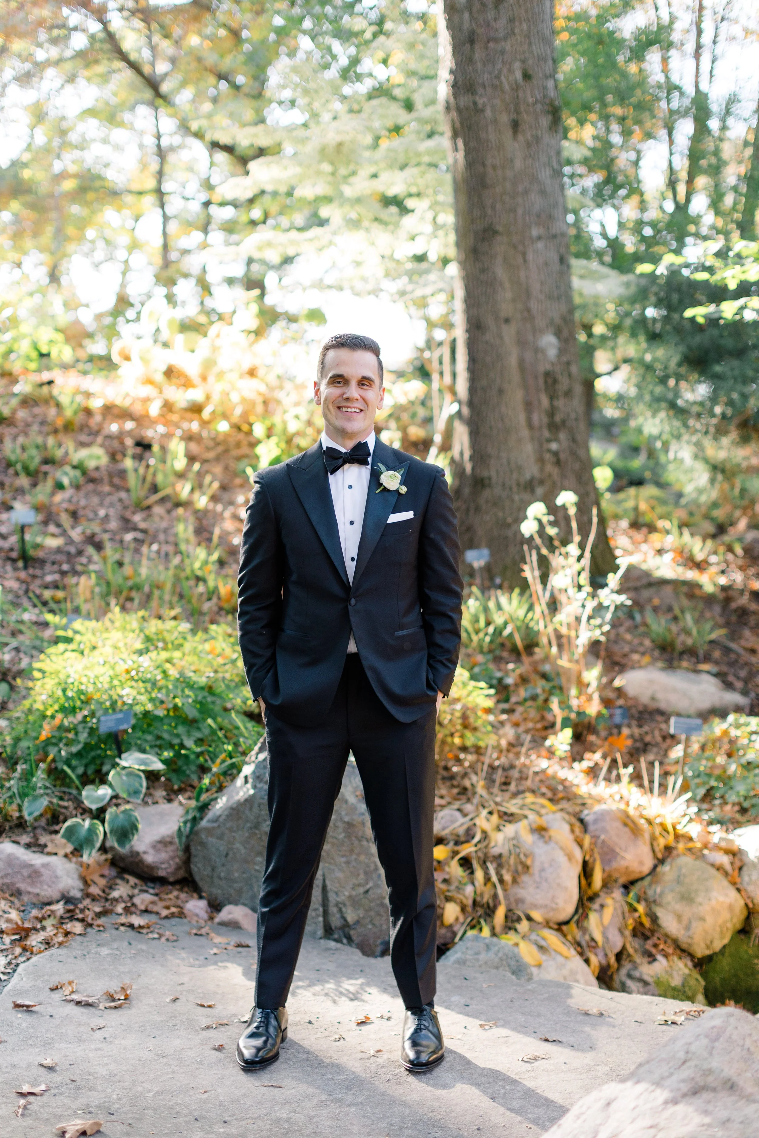 green-bay-botanical-garden-wedding-groom-197 (1).jpg