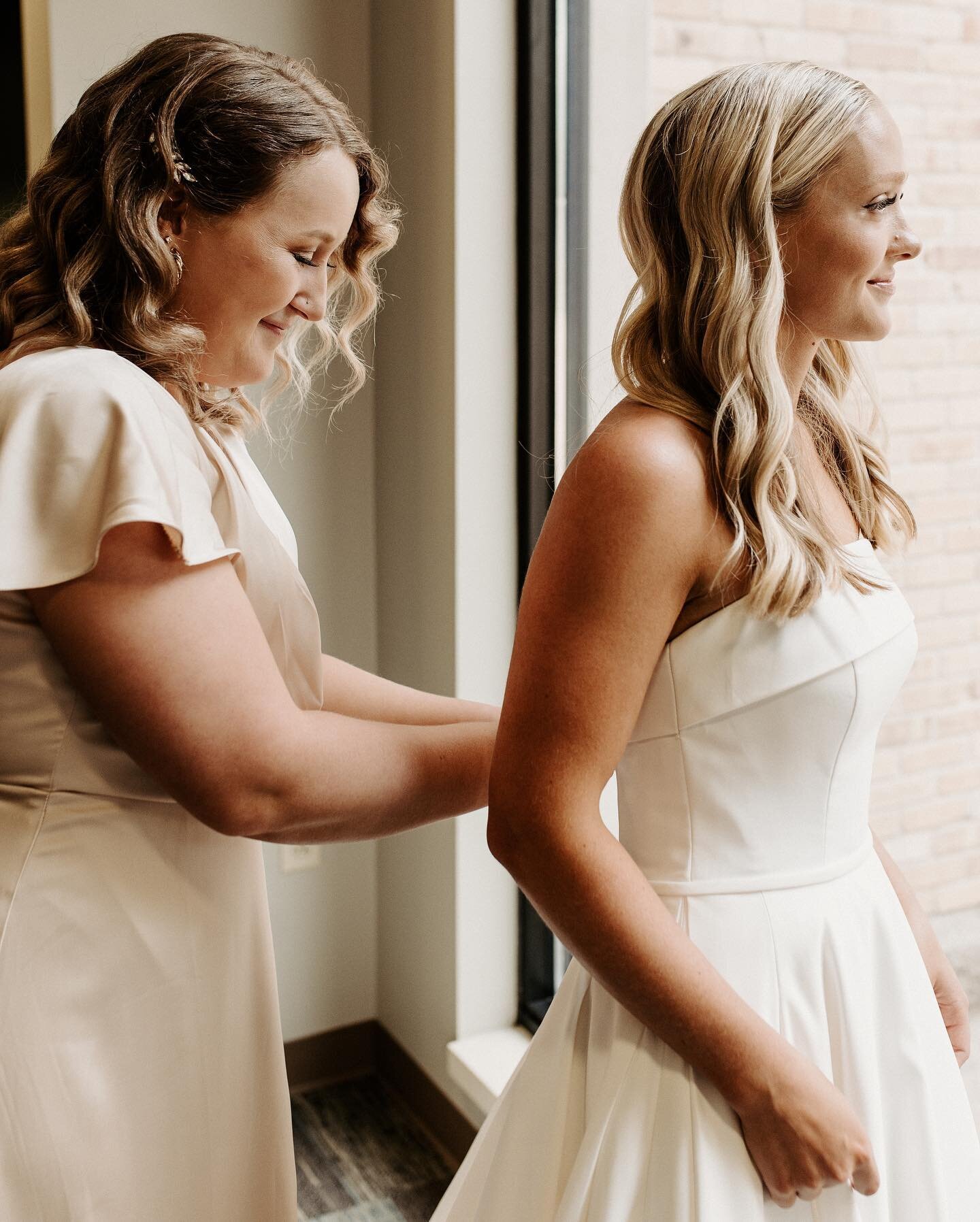 I had the honor of styling Holley&rsquo;s hair for her wedding last weekend. Didn&rsquo;t she make the most beautiful bride?!

It was the hardest decision choosing which photos to post from their sneak peak gallery. Holley&rsquo;s vision was perfecti