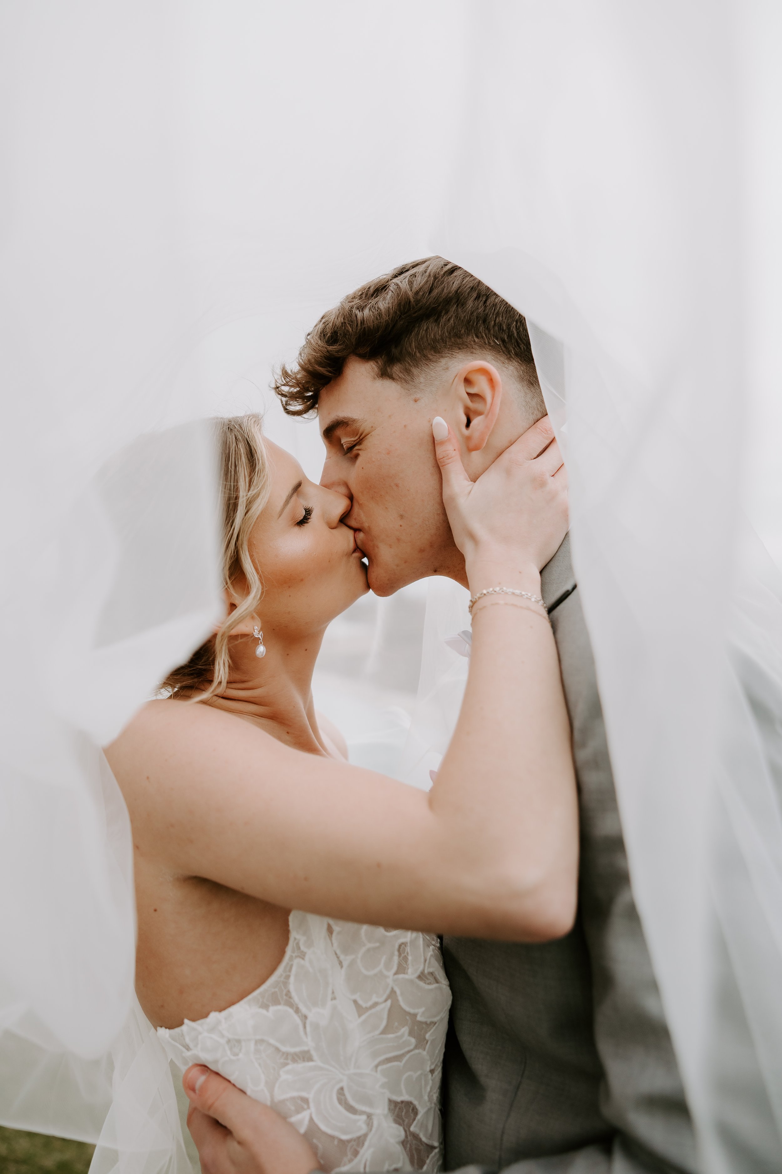 M+L_WeddingSneaks-106.jpg