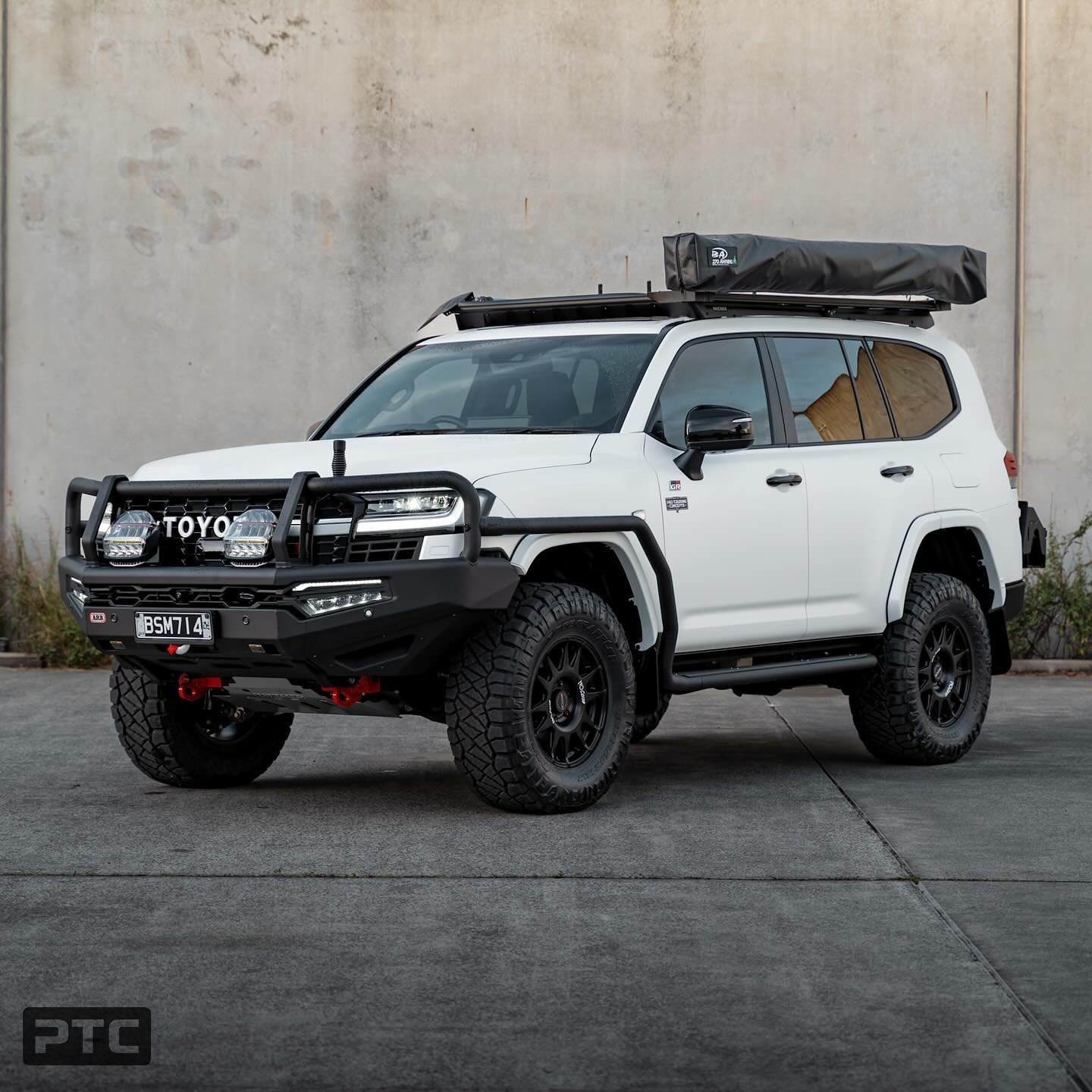 Oh Lordy 😍 
GR Sport with every topping!! Based off our PTC GRR but with added fruit .. how friken awesome does this look? 3&rdquo; 4200kg kit on 35&rsquo;s ✌️👌⚡️🔥

#landcruiser #300series #toyota #cruiser #4wd #4x4 #cars #suspension #protour #bul