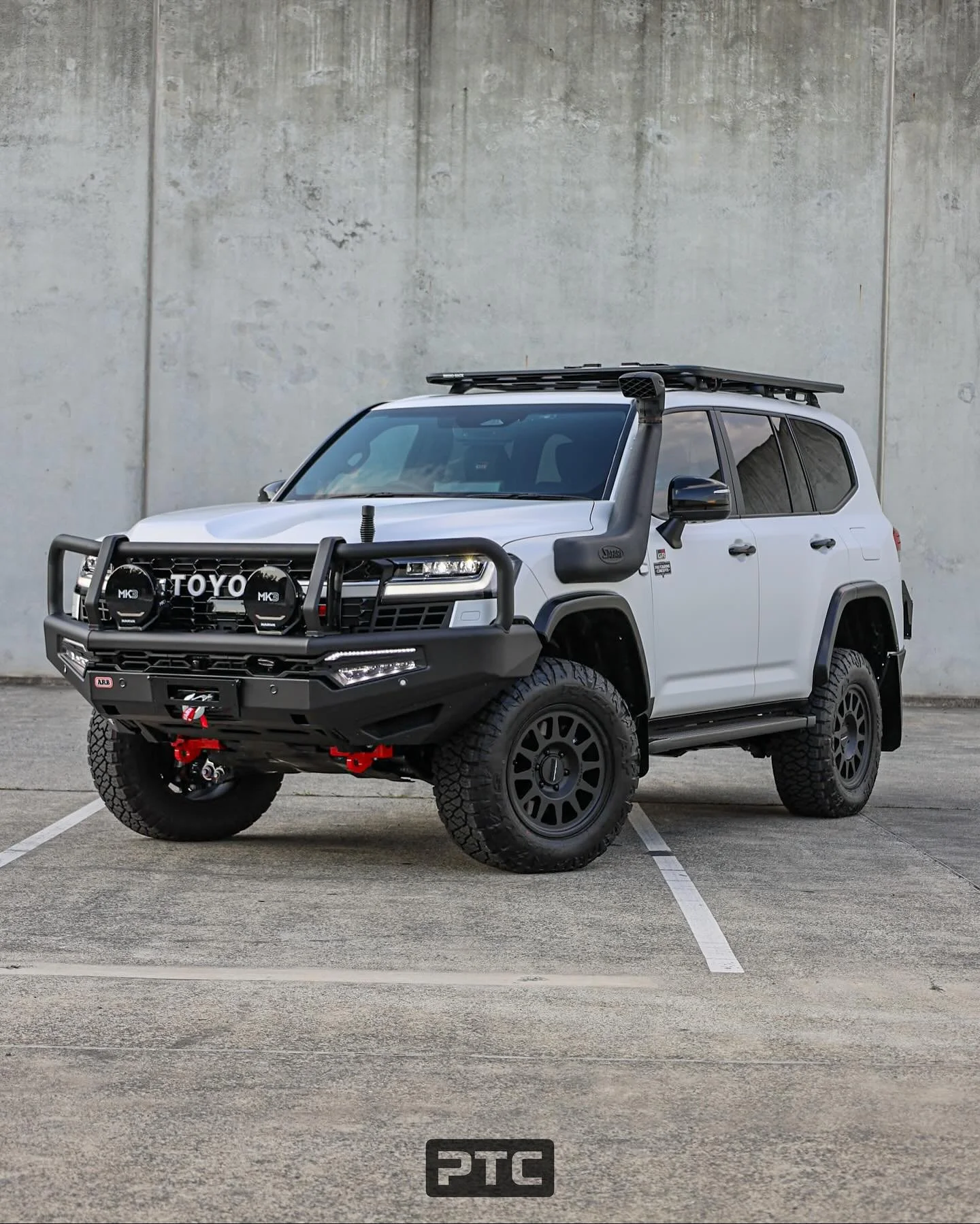 One for the masses! This GRS looking gooodd!! 👀 

#landcruiser #toyota #lc300