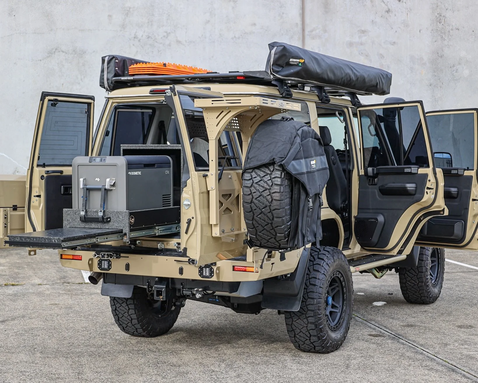 Photo dump of this little weapon! 
Itching to see the pics sent back of it hitting the dunes! 
Will post interior shots next 🤙

#landcruiser #uae #protouringconcepts #toyota #lc76