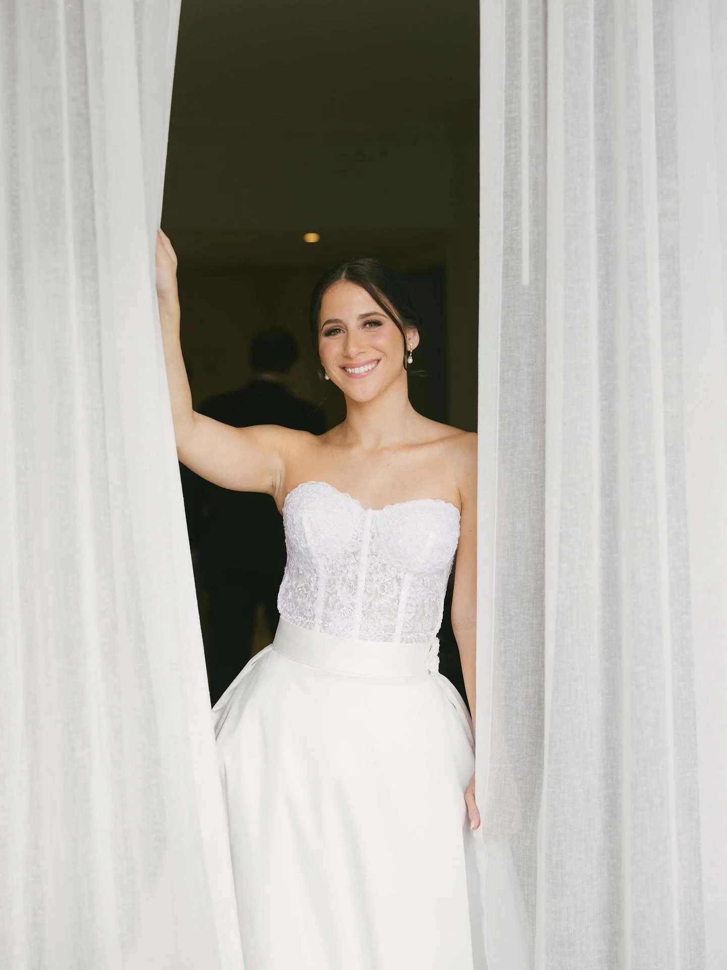 Present, confident, and truly yourself. 
That&rsquo;s the goal!

Every bride defines &ldquo;herself&rdquo; a little differently.
Soft, polished, minimal, refined, romantic, coastal, clean girl, whimsical, elevated (though I&rsquo;ve grown tired of us